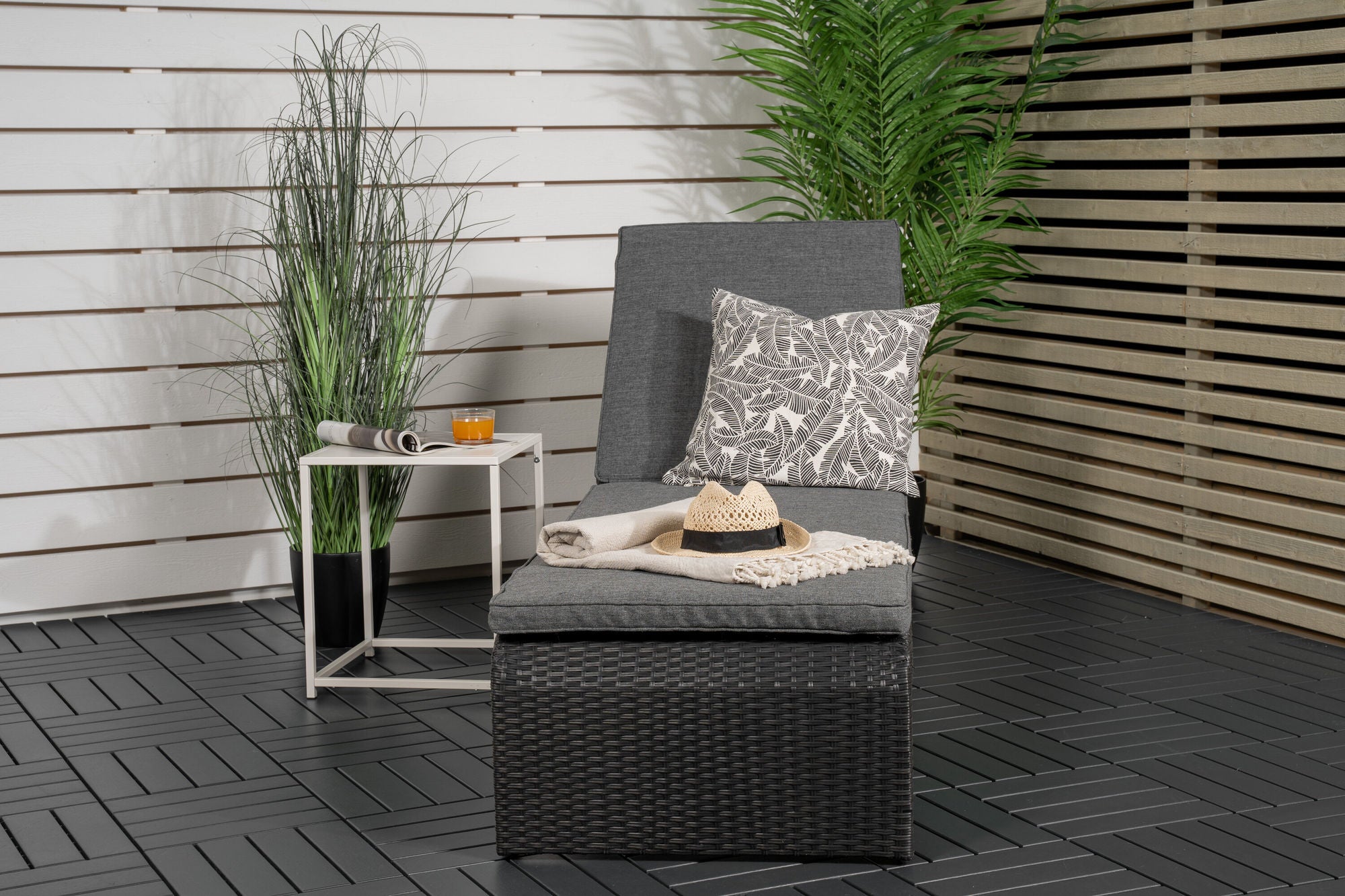 Venture Home London Sun Lounge - Black/Grey