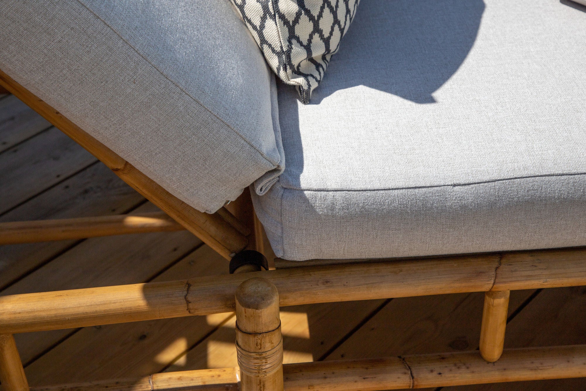 Venture Home Cane sun lounge - Bamboo / Grey Cushion