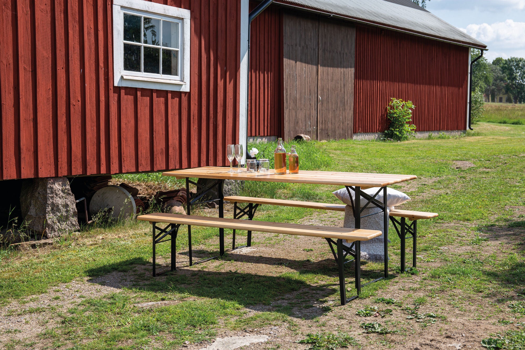 Venture Home Guniess - Foldable bord + benches - Black , Wood