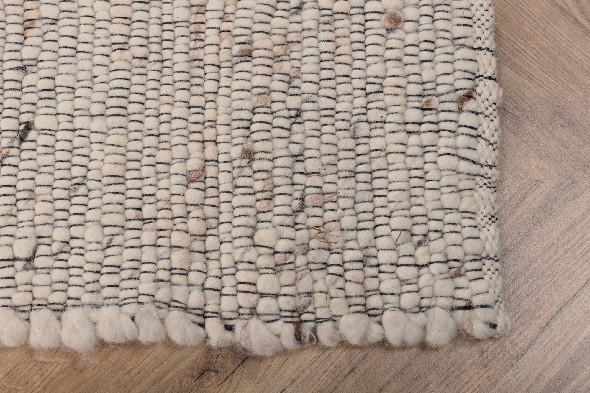 Venture Home Loump Wool Carpet - 200*300- White/Beige