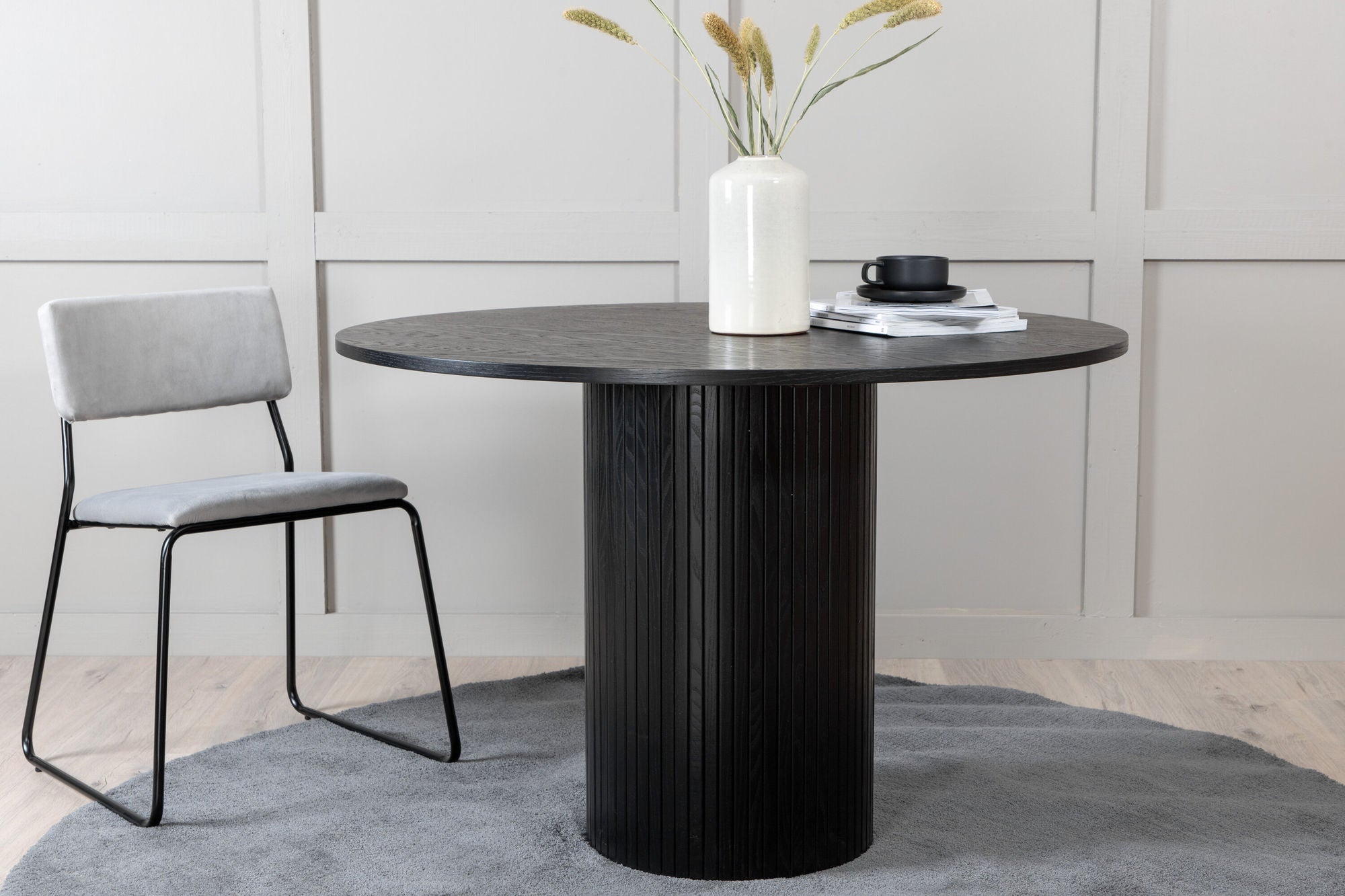 Venture Home Bianca rund spisebord - Black / Black Veneer