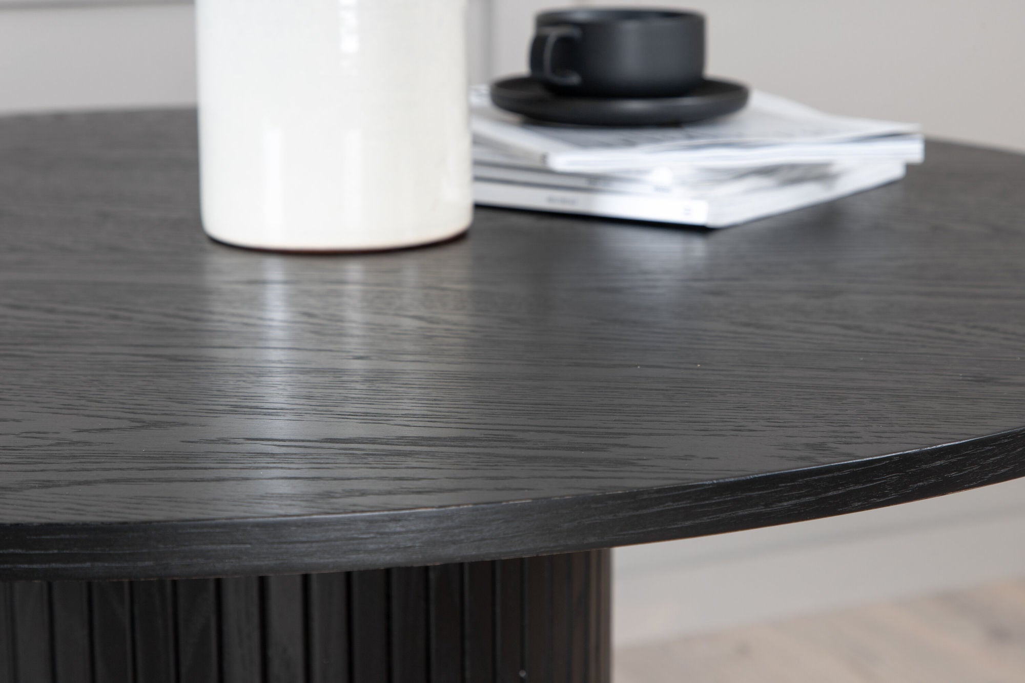 Venture Home Bianca rund spisebord - Black / Black Veneer