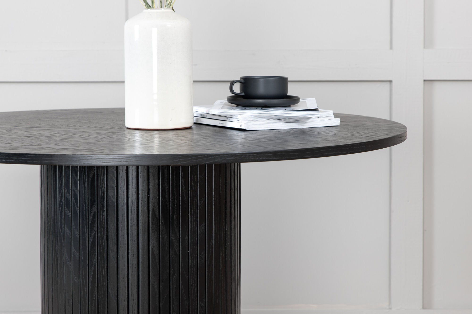 Venture Home Bianca rund spisebord - Black / Black Veneer