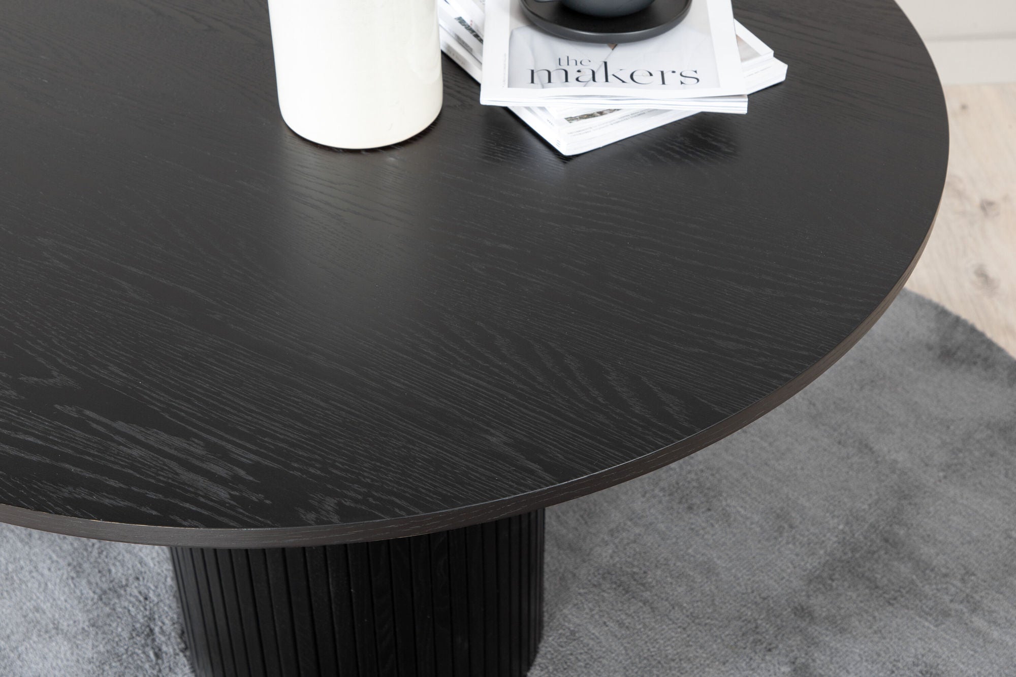 Venture Home Bianca rund spisebord - Black / Black Veneer