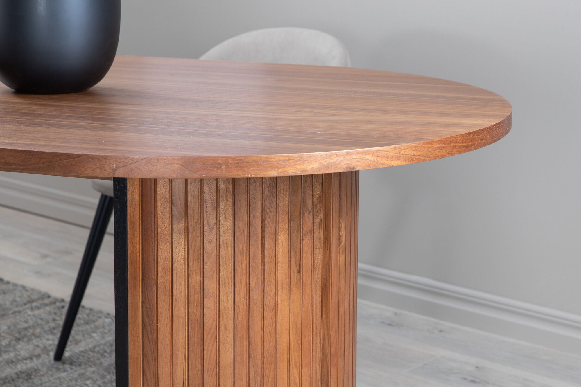 Venture Home Bianca Oval spisebord - Walnut / Walnut Veneer