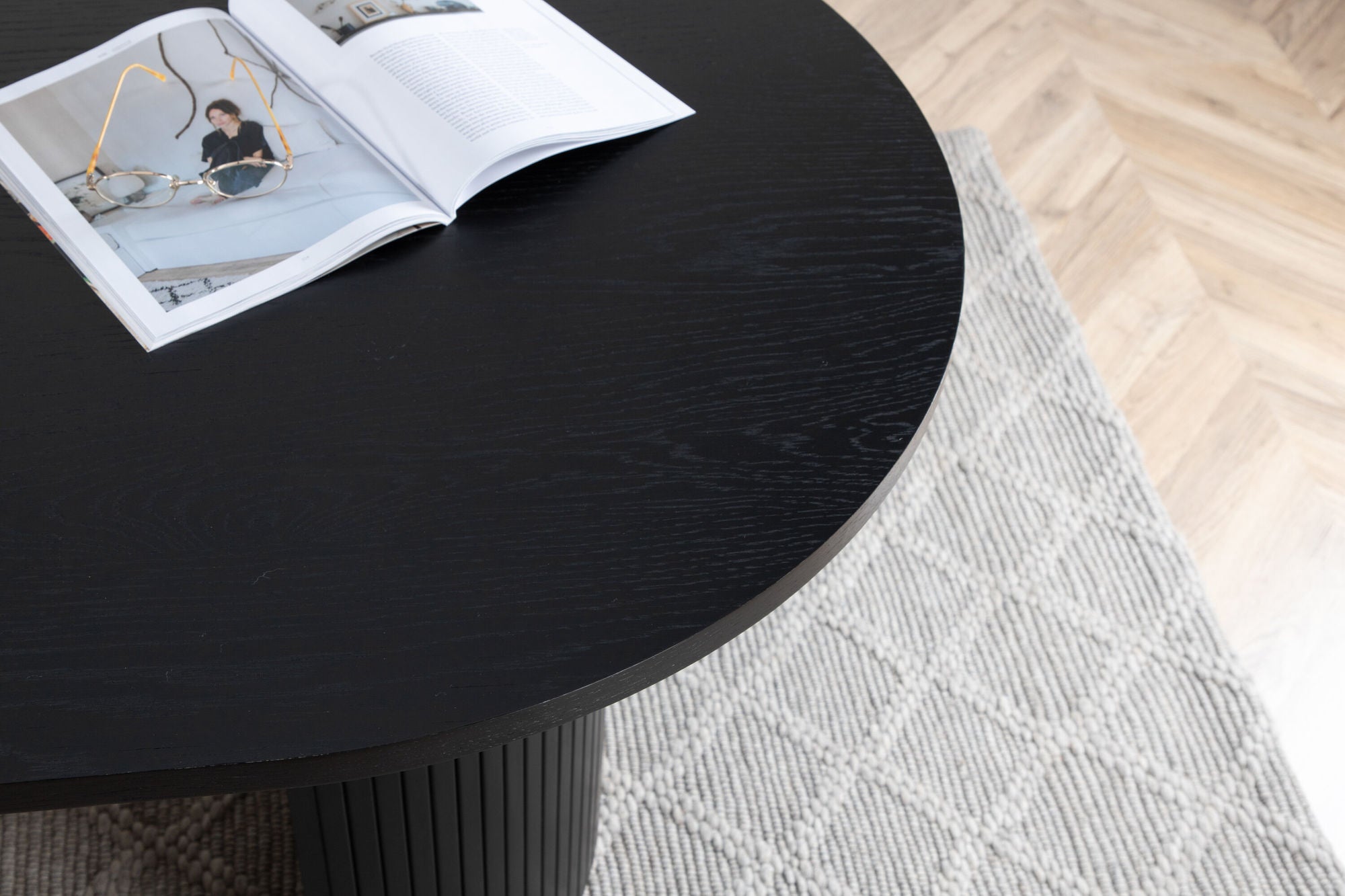 Venture Home Bianca Oval spisebord - Black / Black Veneer