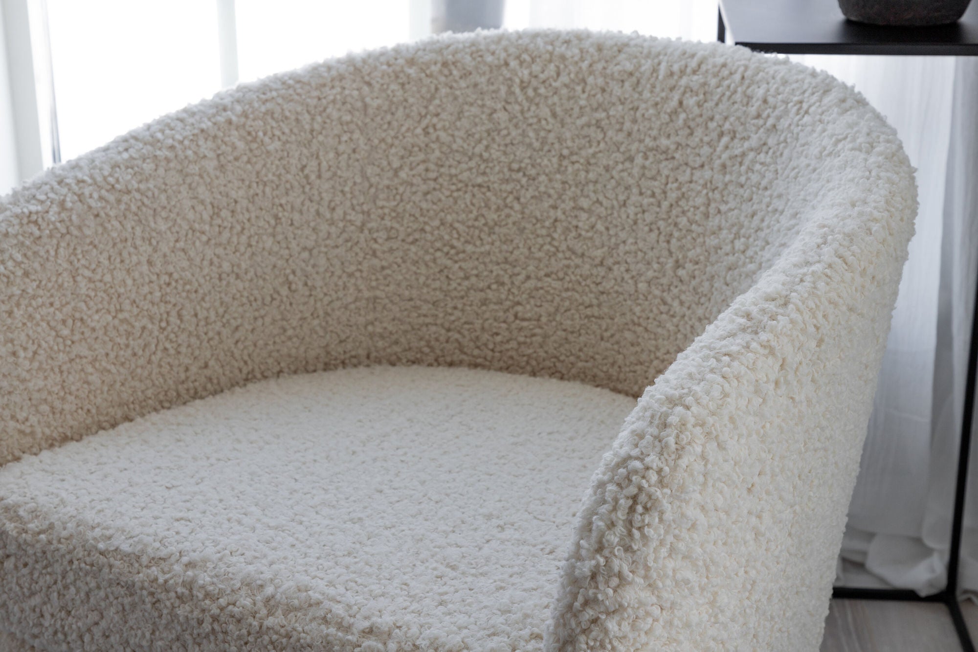 Venture Home Fluffy Lounge stol - White / black legscc