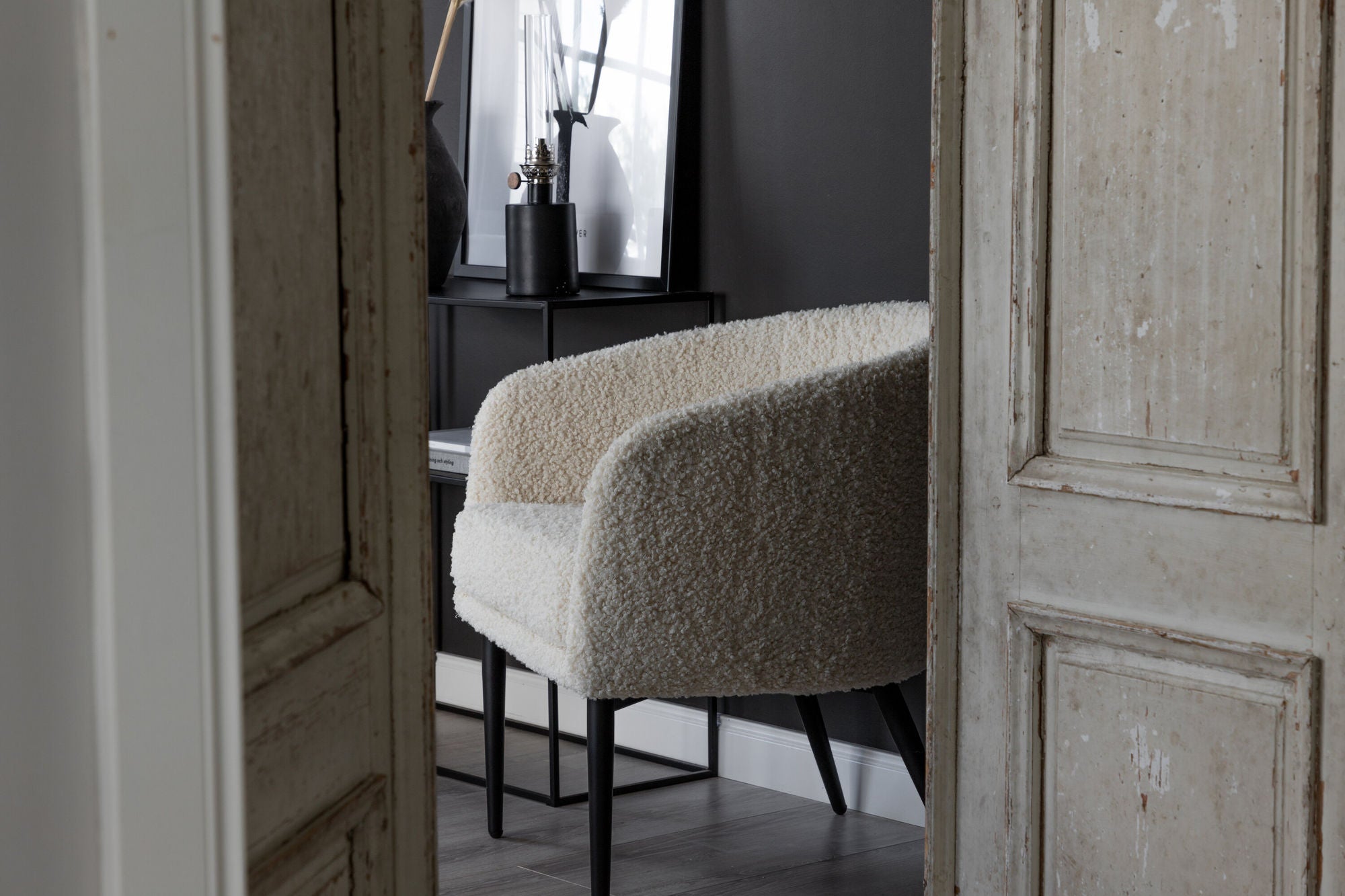 Venture Home Fluffy Lounge stol - White / black legscc
