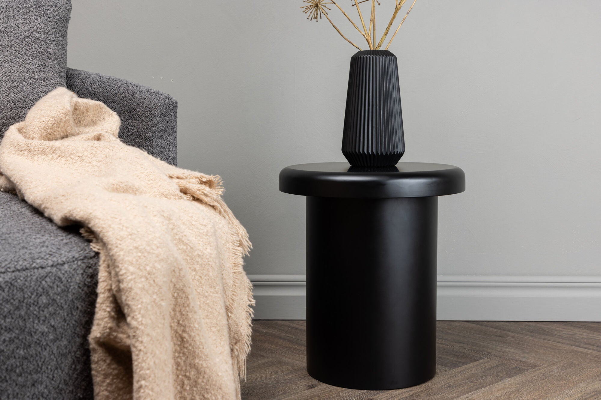 Venture Home Namsos Side bord φ40 - Black / Black MDF PU lacquer painting