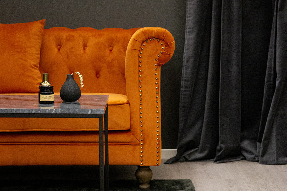 Venture Home Velvet 3-seat sofa - Rusty Orange - Inc 4 pillows