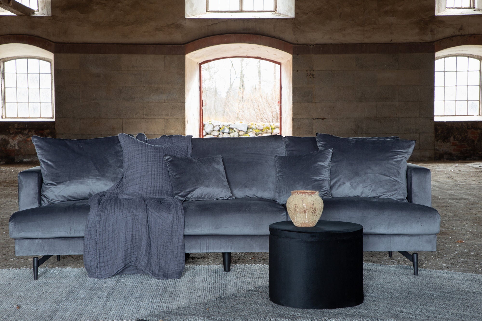 Venture Home Sofia Sofa - Black / Dark Grey Velvet