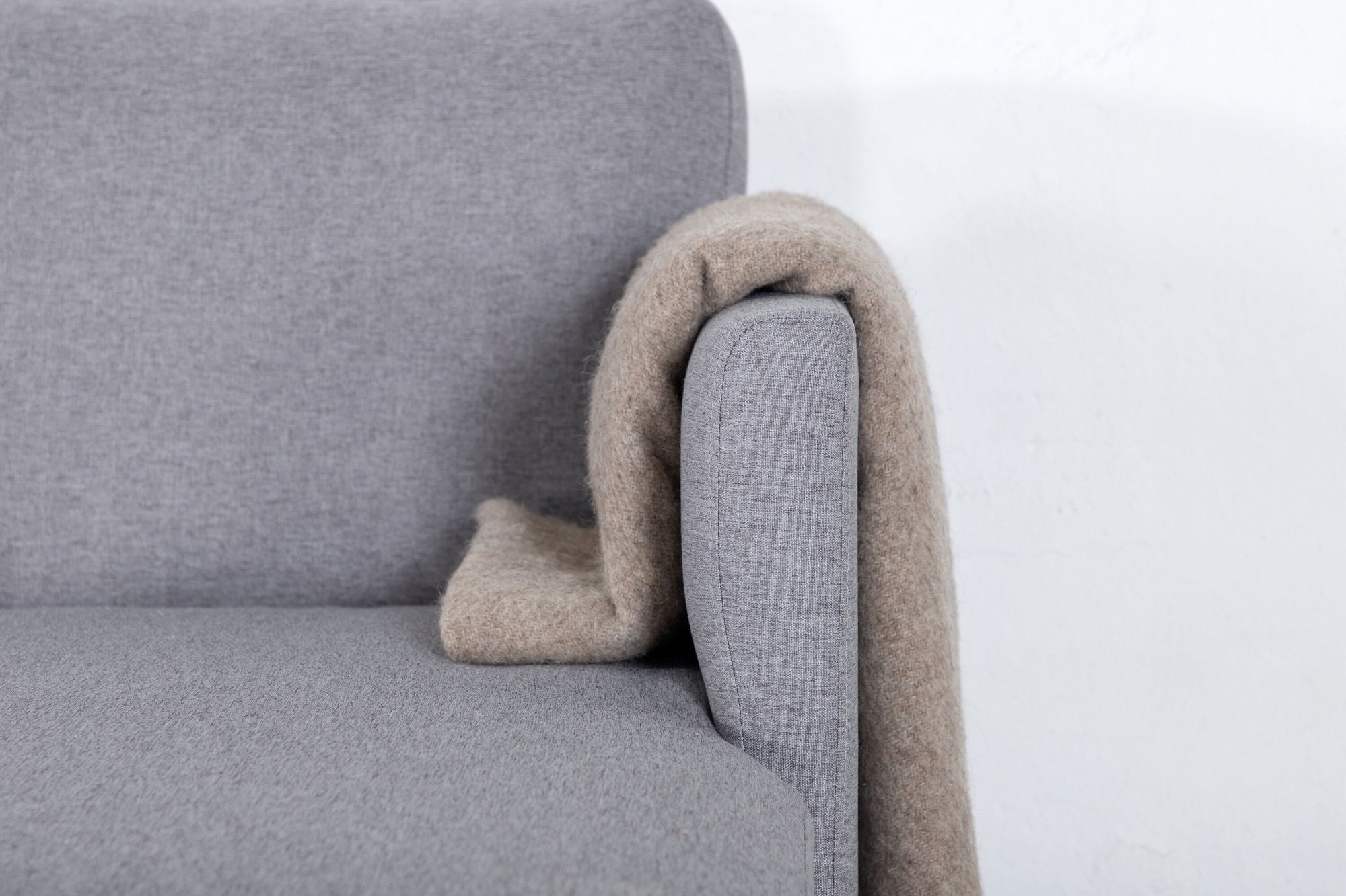 Venture Home Zoom U-Sofa - Black / Steel Grey Fabric