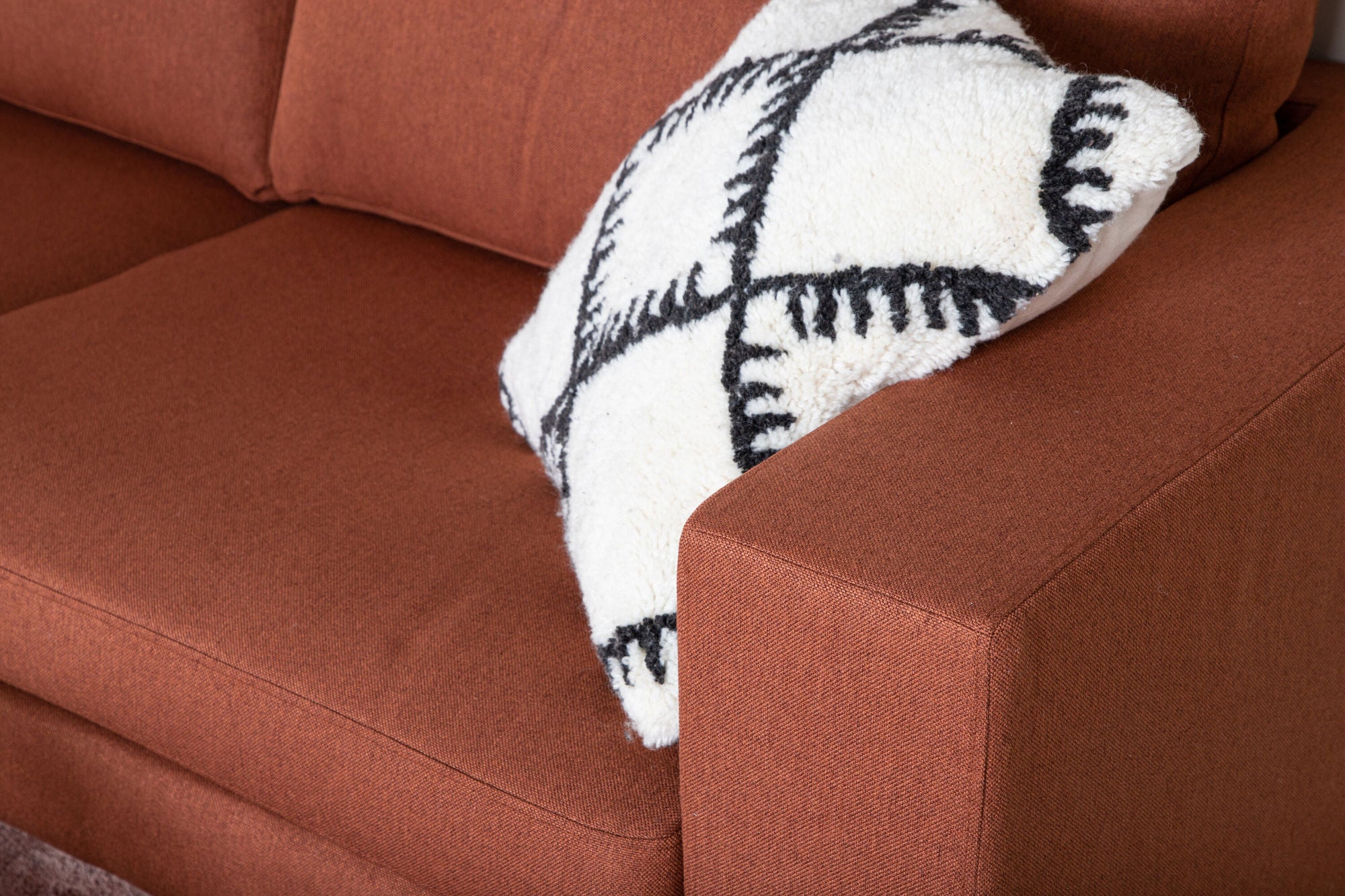 Venture Home Bolero Sofa - 3-seater - Rusty Red Fabric- Black Legs