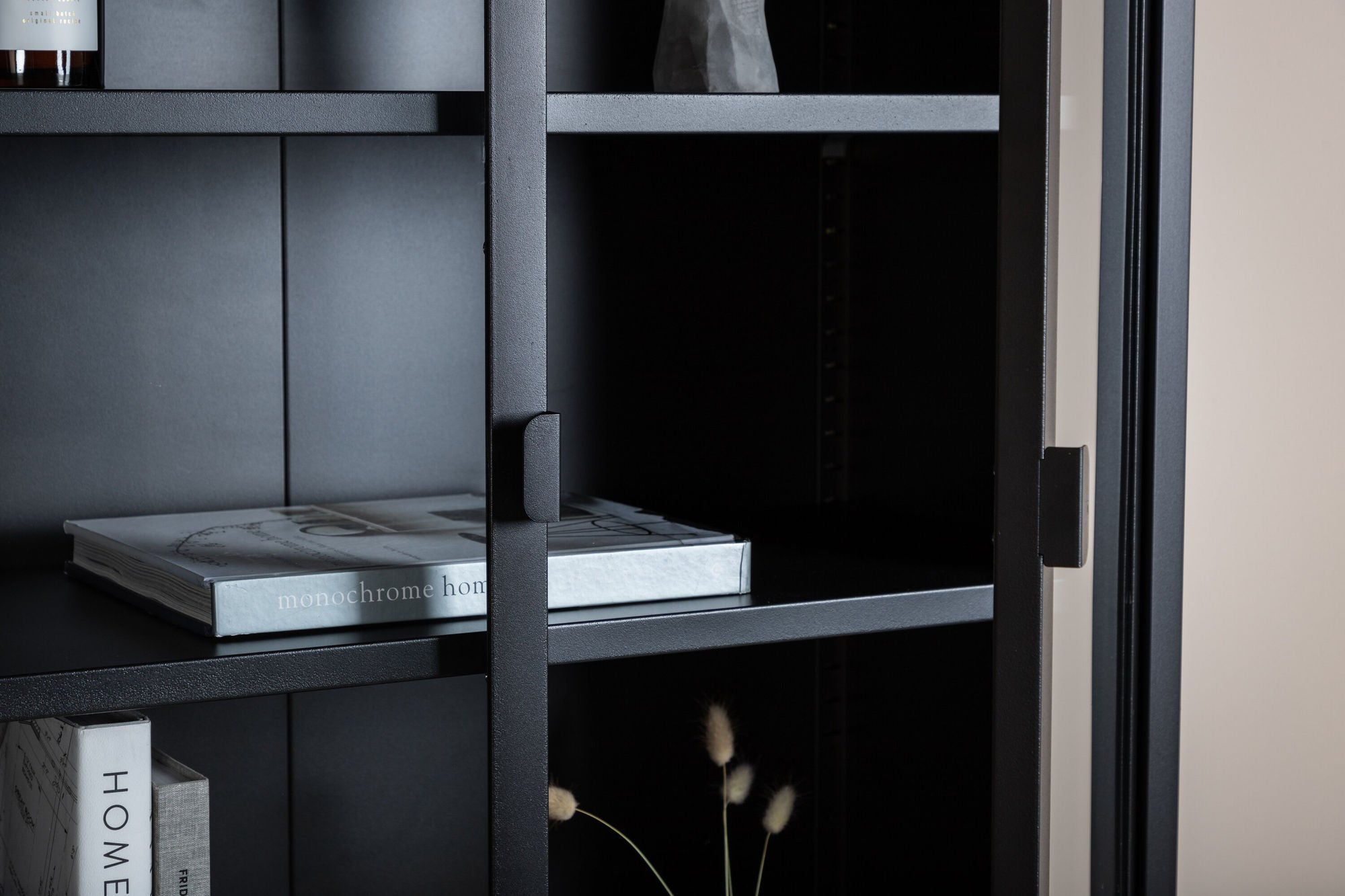 Venture Home Misha - High Wide Skænk w shelf - Black - Ersätts av 25359-208