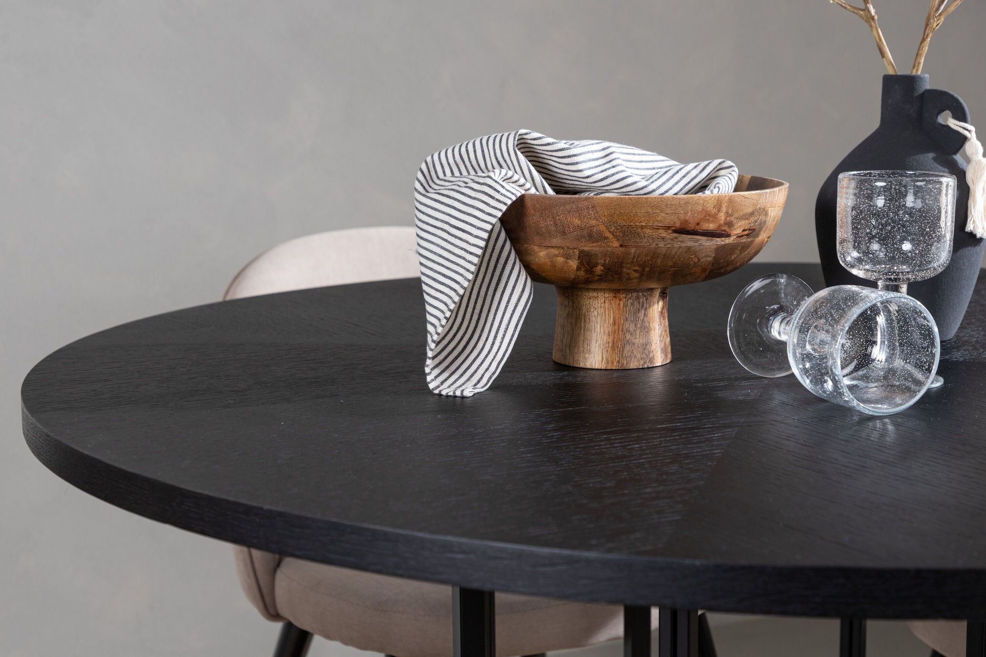 Venture Home Copenhagen spisebord - Black / Black Veneer +Velvet Stitches stol - Black / Beige Fabric (Polyester linen ) _4