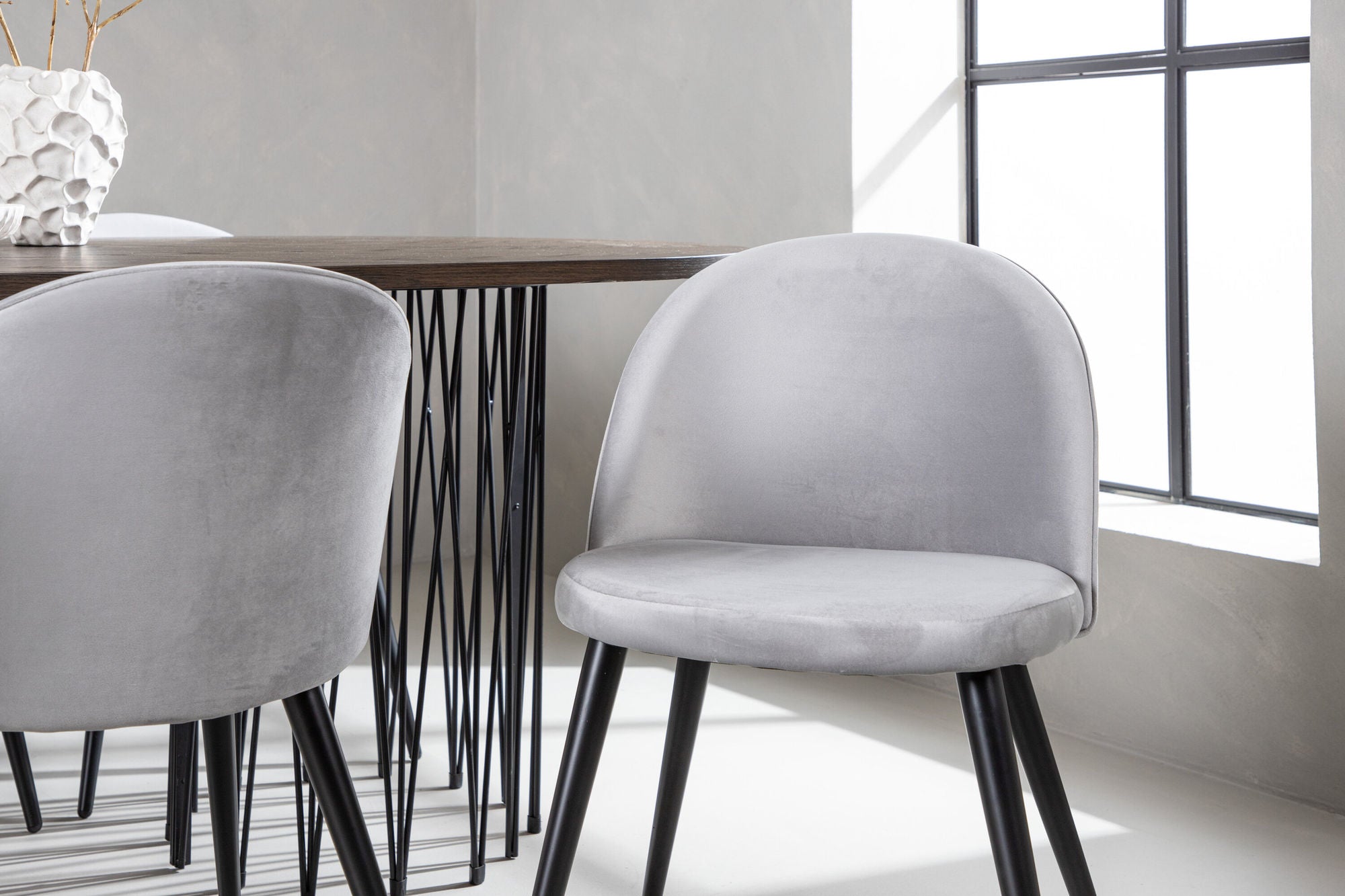 Venture Home Stone oval spisebord - Black / Mocca Veneer +Velvet Spisebordsstol - Light Grey / Black _6