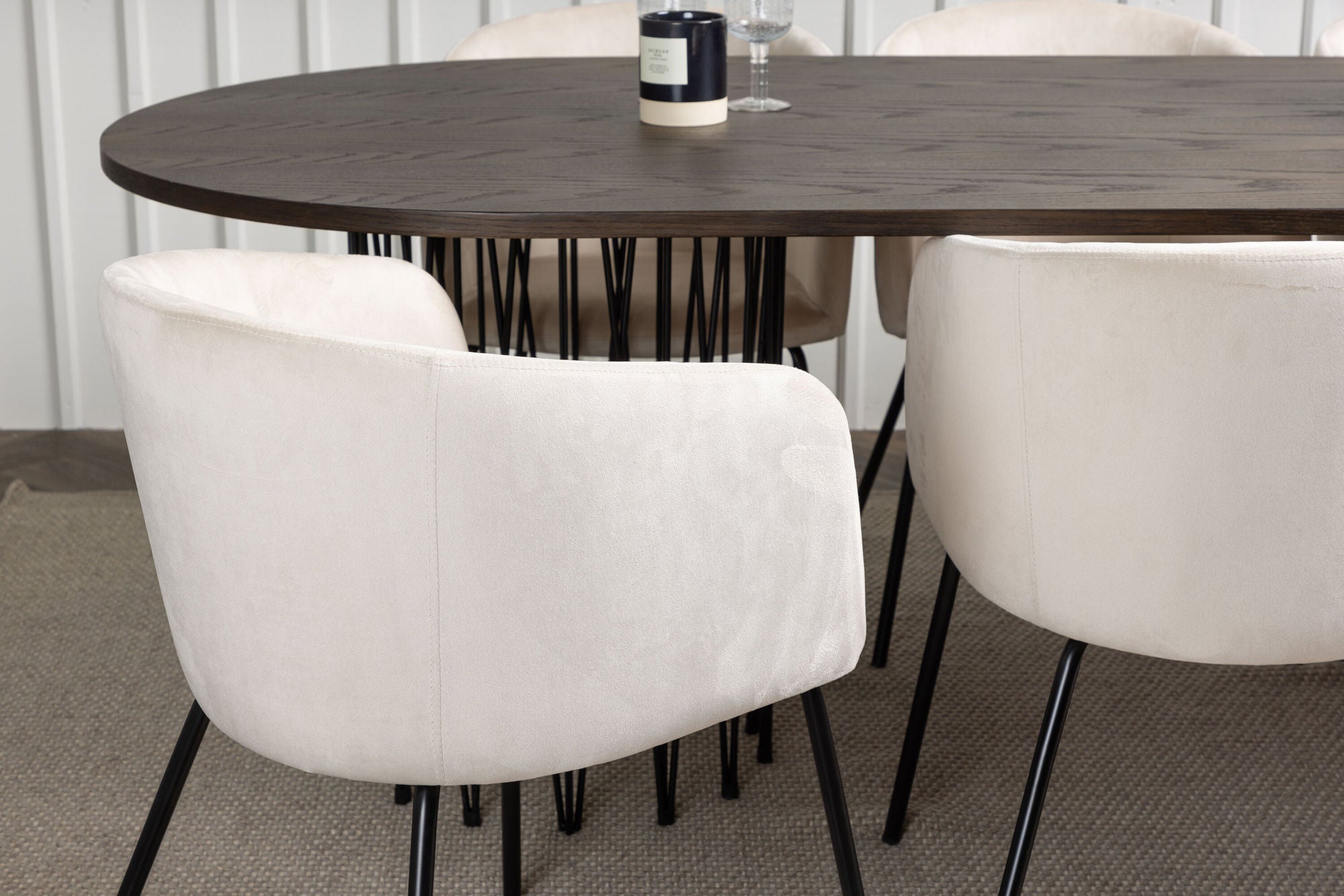 Venture Home Stone oval spisebord - Black / Mocca Veneer +Berit stol - Black / Beige Velvet _6