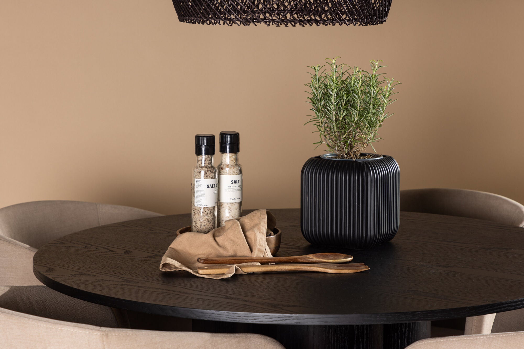Venture Home OliviaDiningbord-Black/BlackVeneer+Beritstol-Black/BeigeFabric(Polyesterlinen)_4