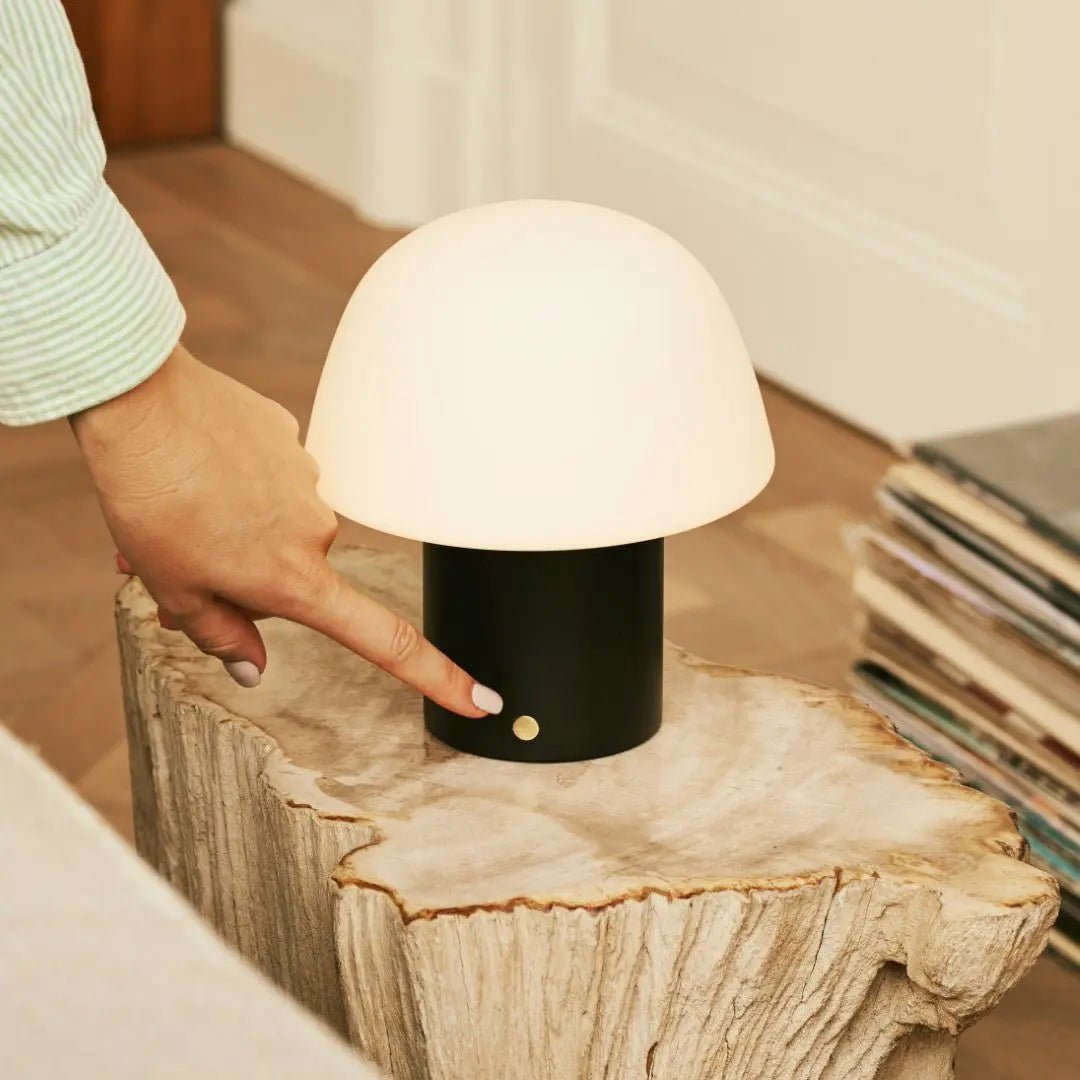 Yannick Black genopladelig bordlampe