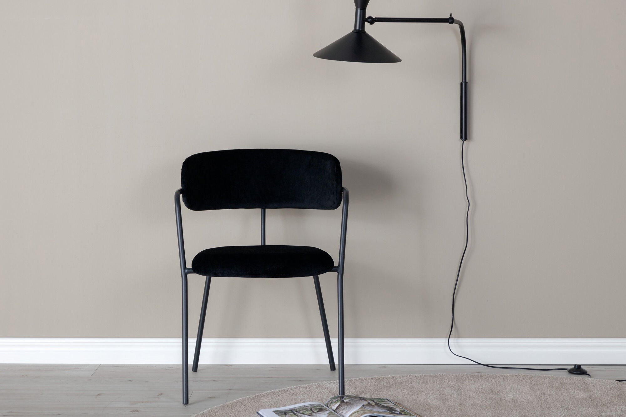 Venture Home Arrow Armchair 2-pack - Black Legs - Black Velvet