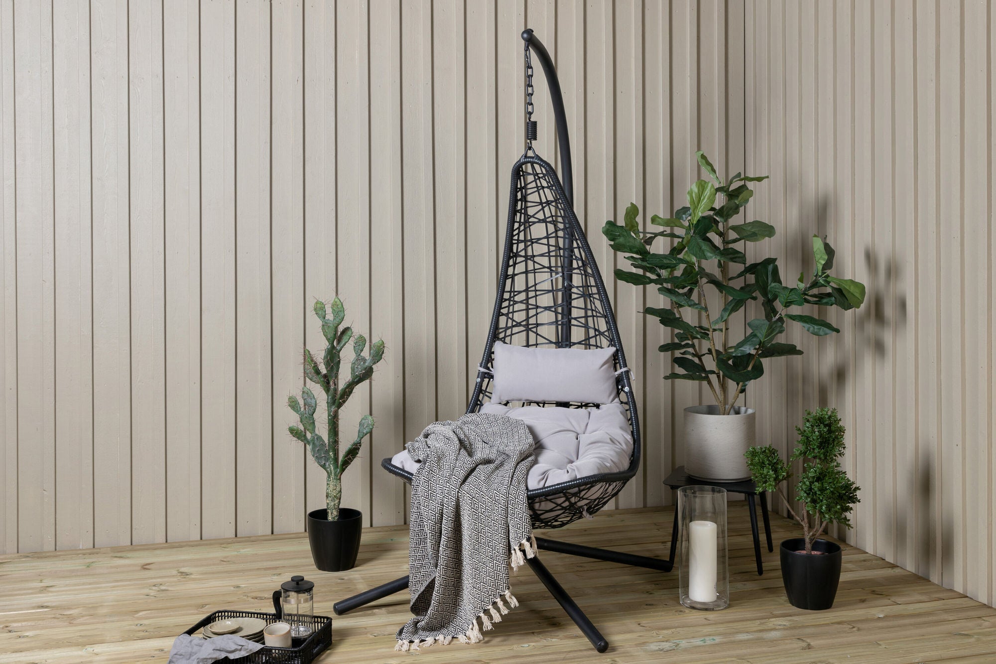 Venture Home Edinburgh Hanging chair - Black frame/black wicker/grey cushion