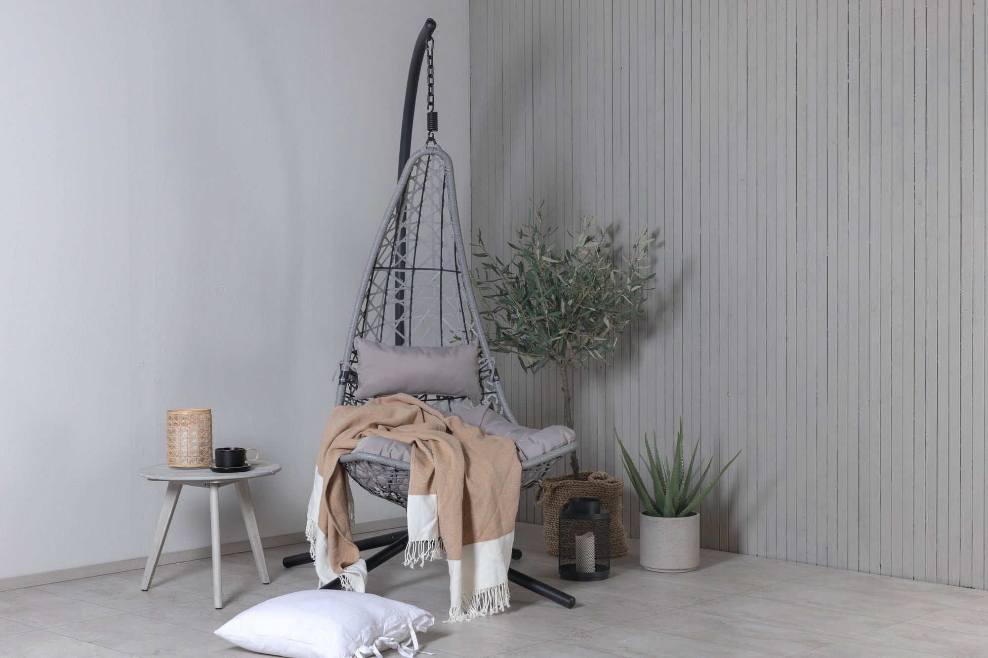 Venture Home Edinburgh Hanging chair - Black frame/grey wicker/grey cushion