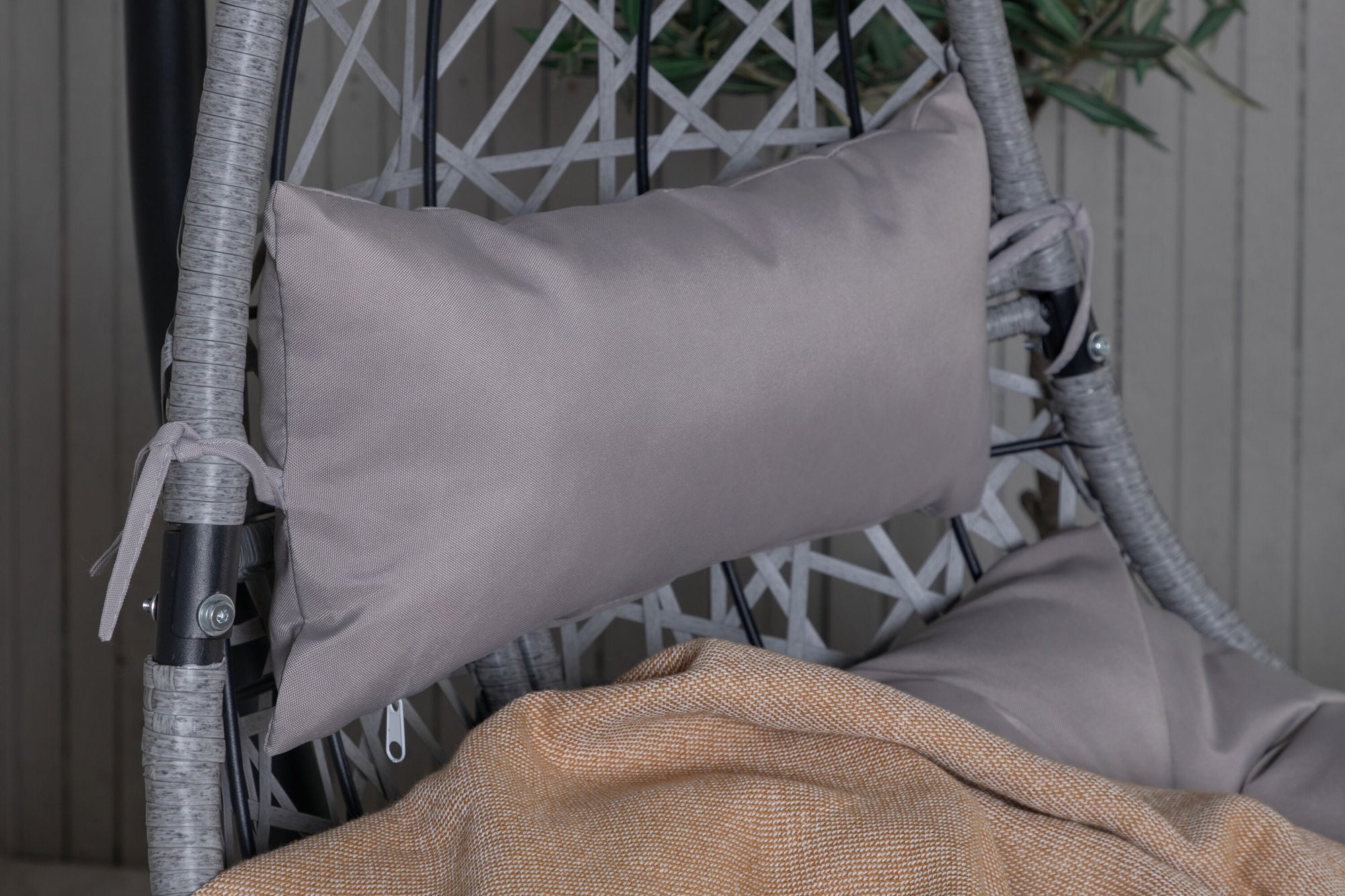 Venture Home Edinburgh Hanging chair - Black frame/grey wicker/grey cushion
