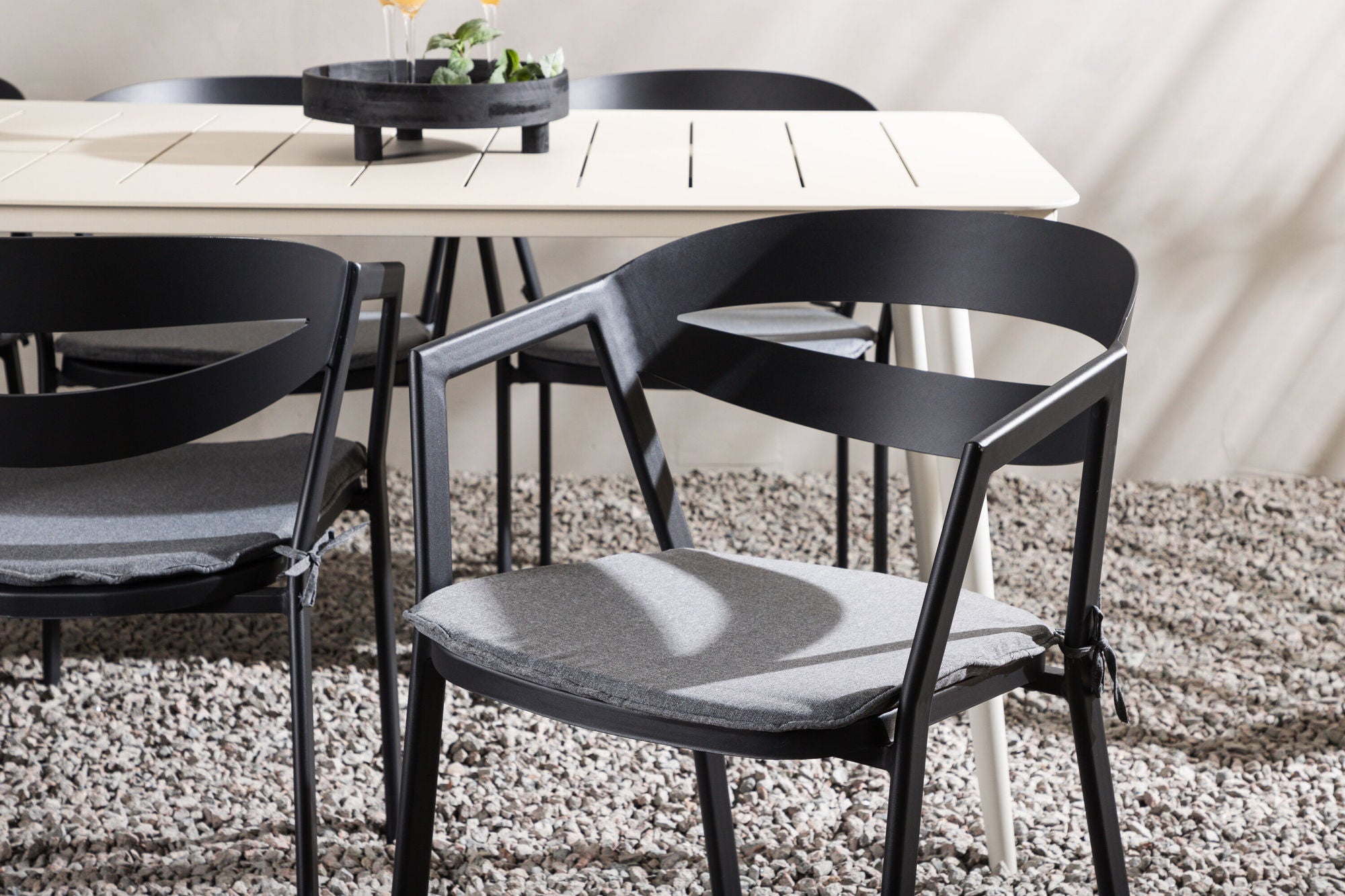 Venture Home Lina spisebord - Beige - 200*90 _1+ Slit - Spisebordsstol inc Cushion- Black /Grey - Aluminium - _6