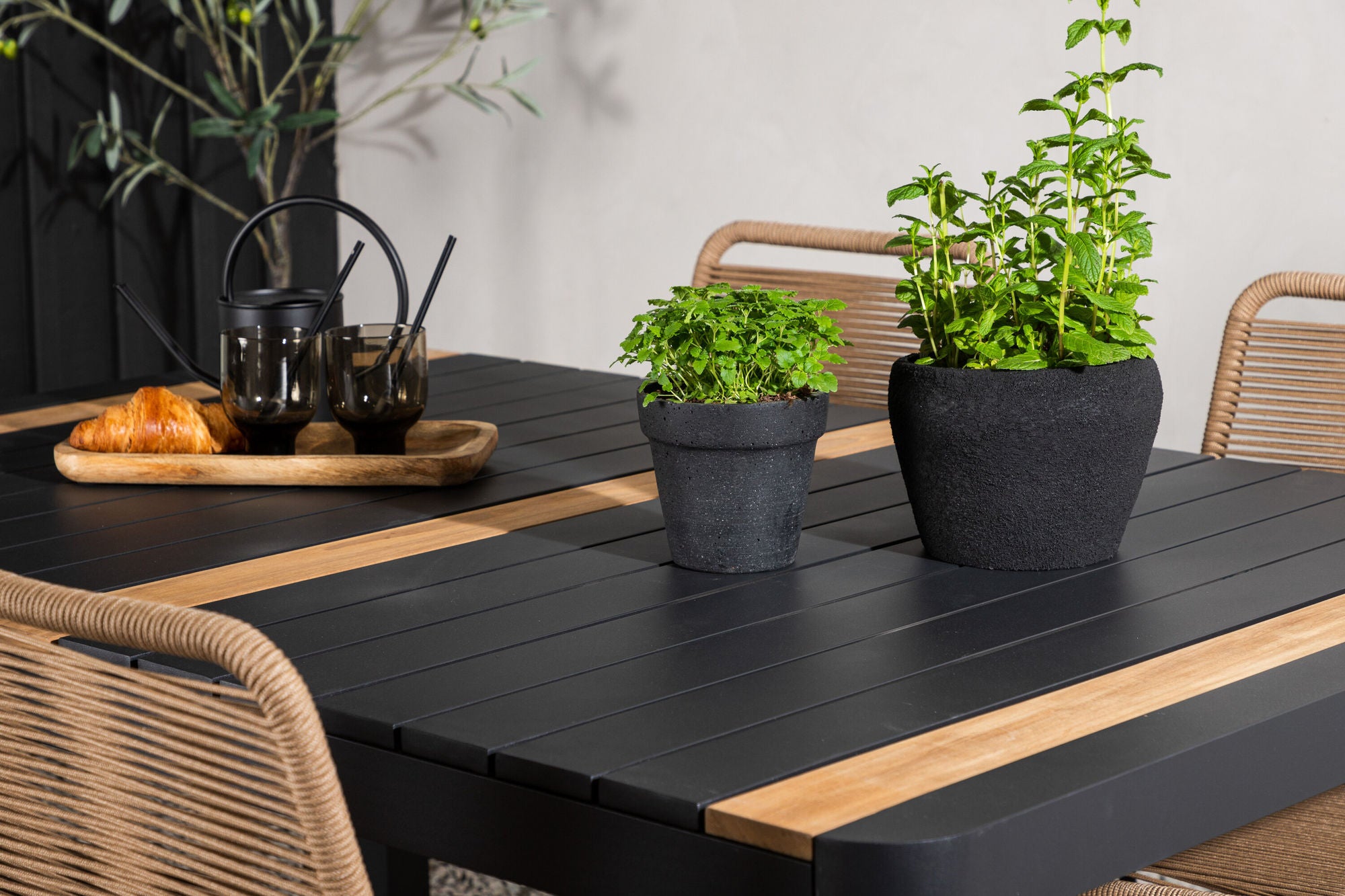 Venture Home Togo - spisebord- Black / Teak - Allu / Teak - 150*100 _1+ Lindos Stacking stol - Black Alu / Latte Rope _4