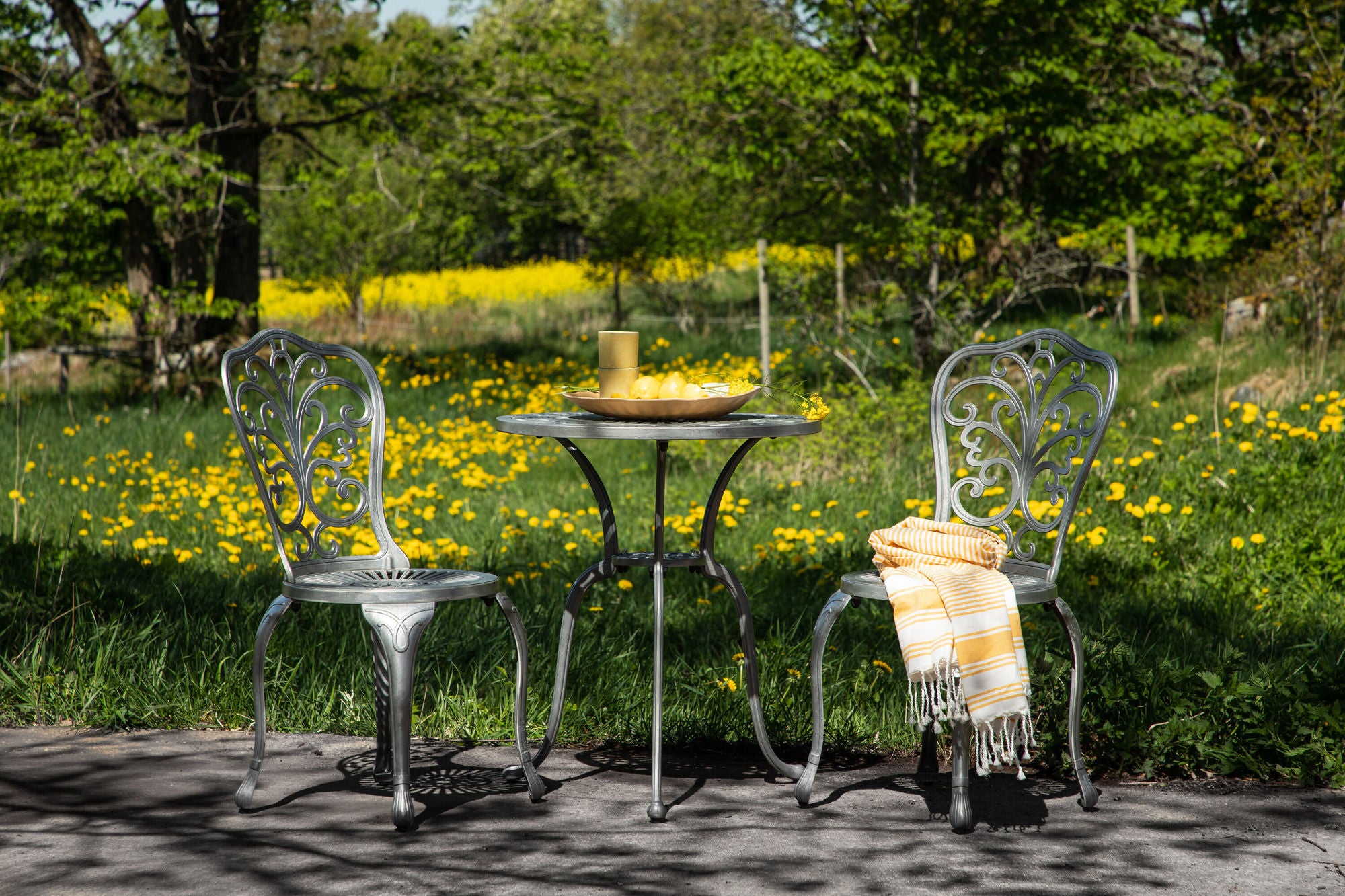 Venture Home Nandin Cafetset Aluminium - Silver / 2 chairs + bord round ø60**