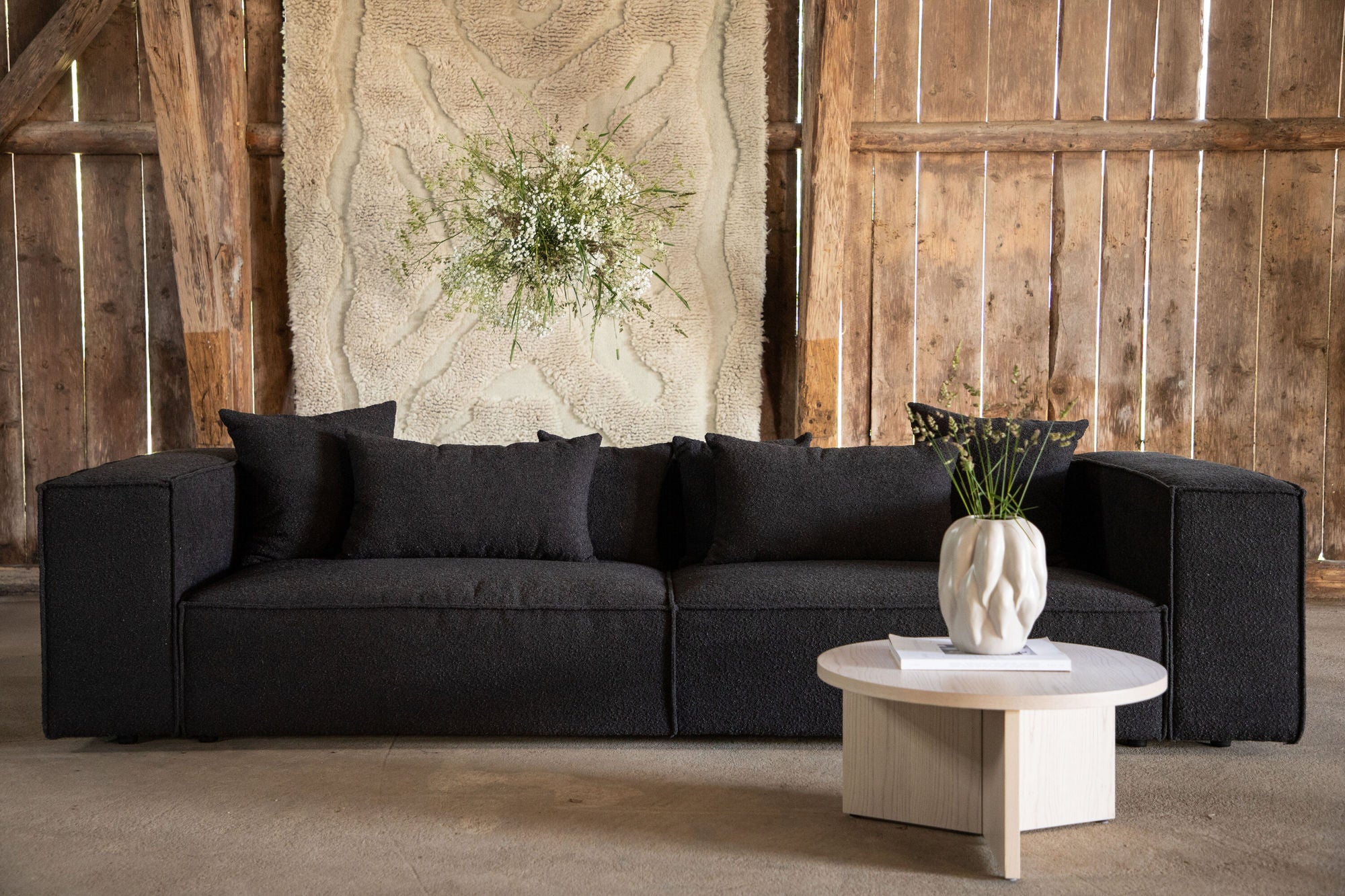 Vind Gillholmen Sofa - Black / Black Boucle