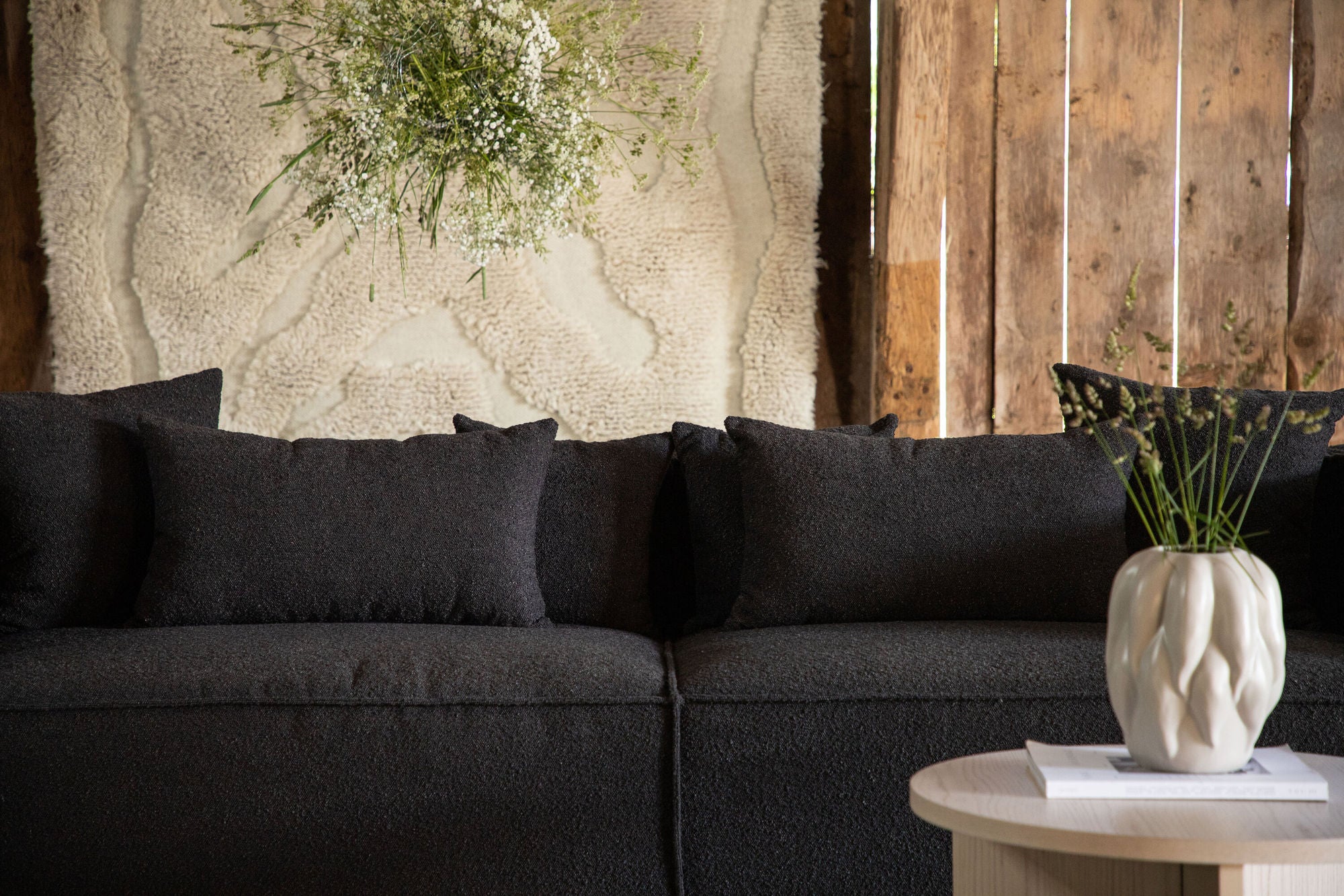 Vind Gillholmen Sofa - Black / Black Boucle