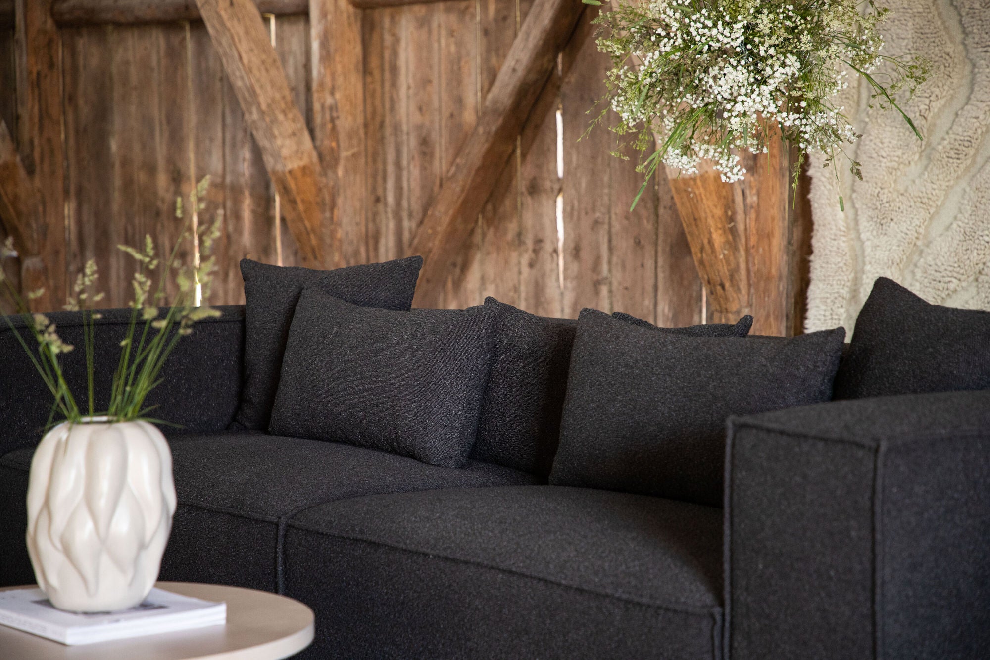 Vind Gillholmen Sofa - Black / Black Boucle