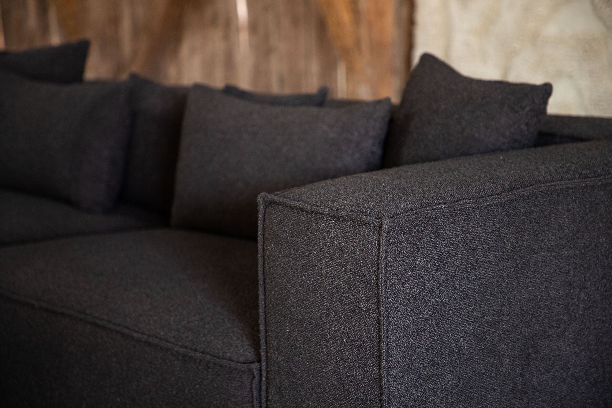 Vind Gillholmen Sofa - Black / Black Boucle