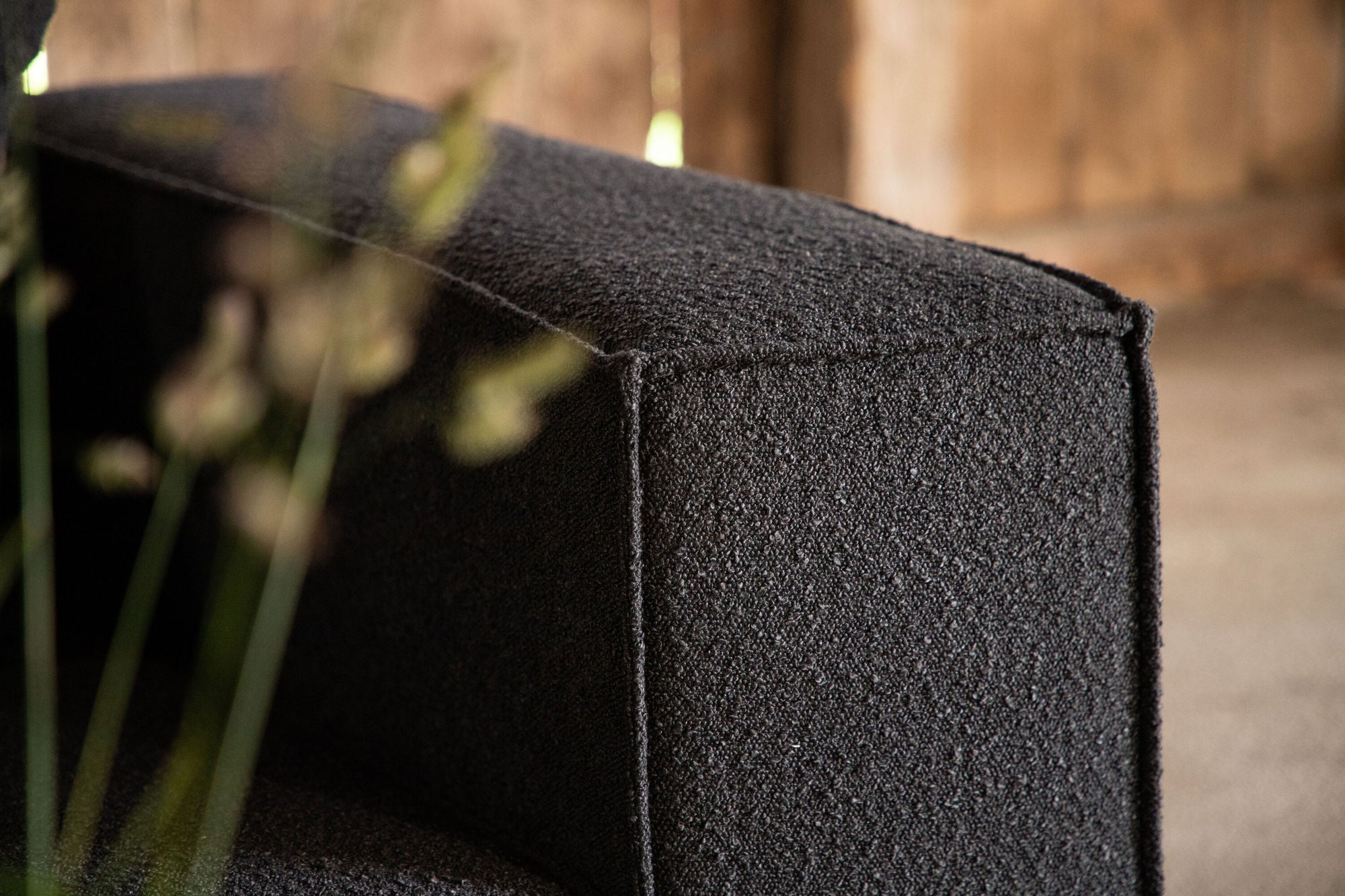 Vind Gillholmen Sofa - Black / Black Boucle