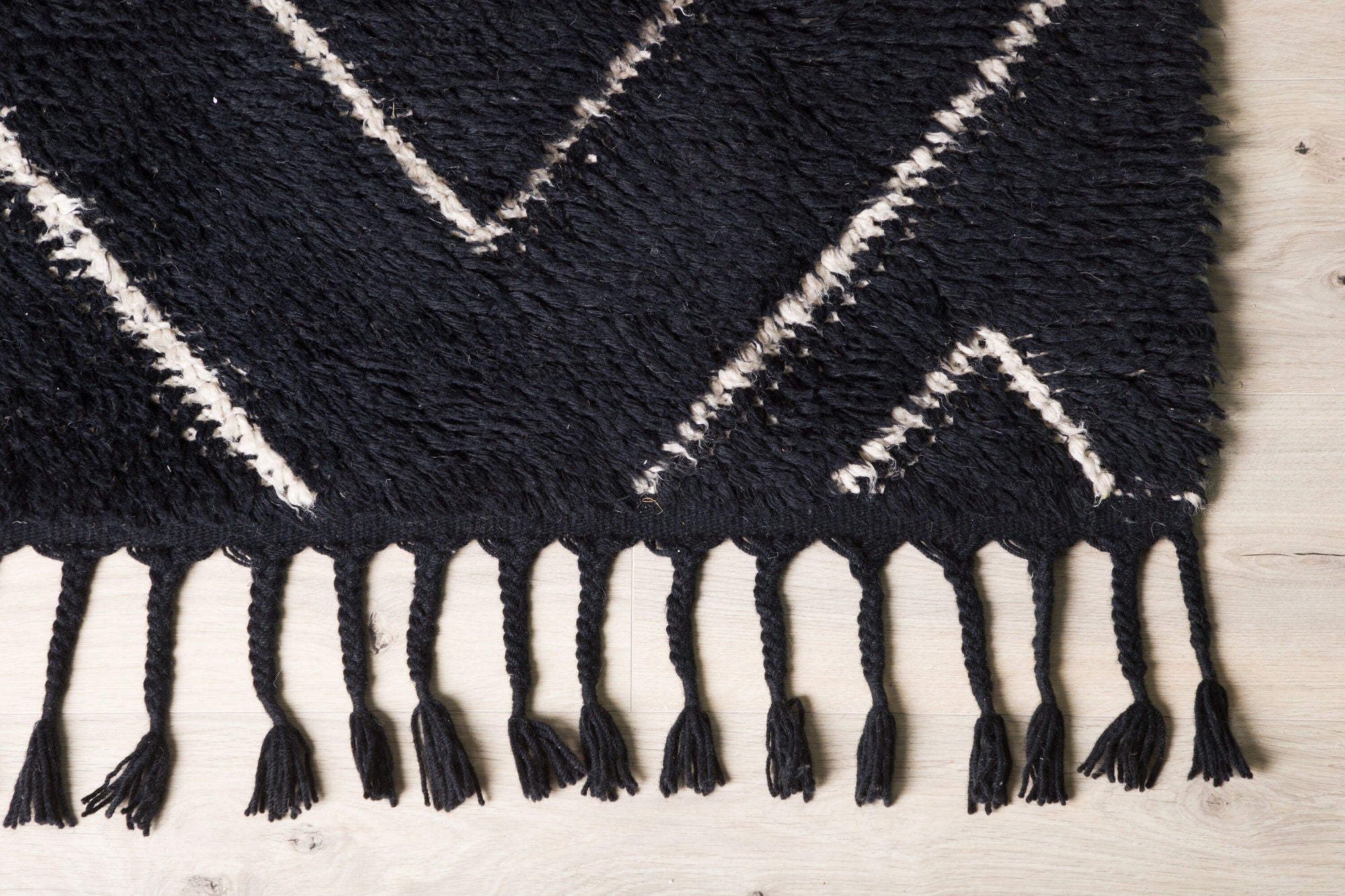 Venture Home David Wool - 350*250- -Rectangular-Black/white