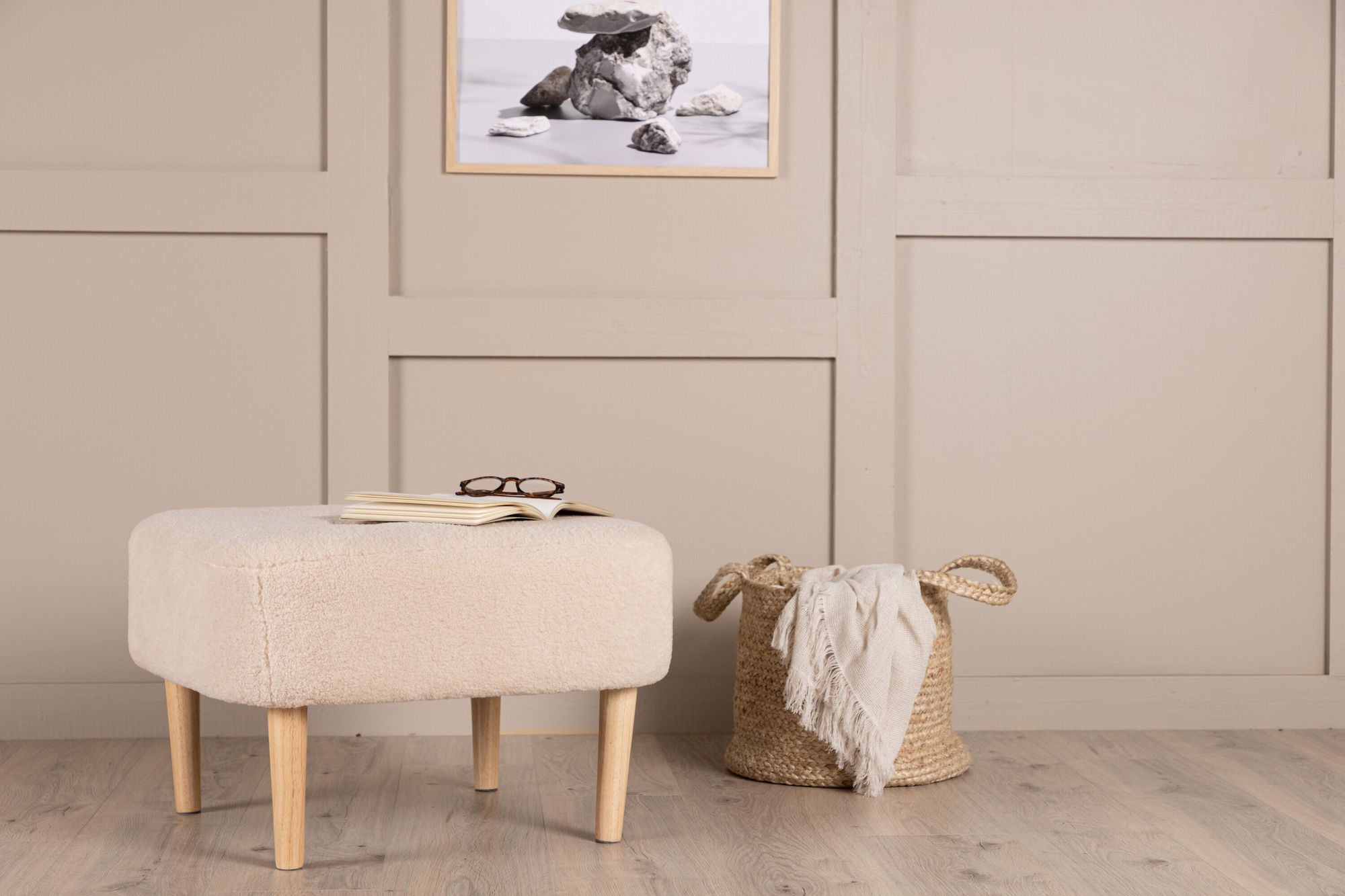 Venture Home Salina Ottoman/Pouf - Oaklook / White Fleece