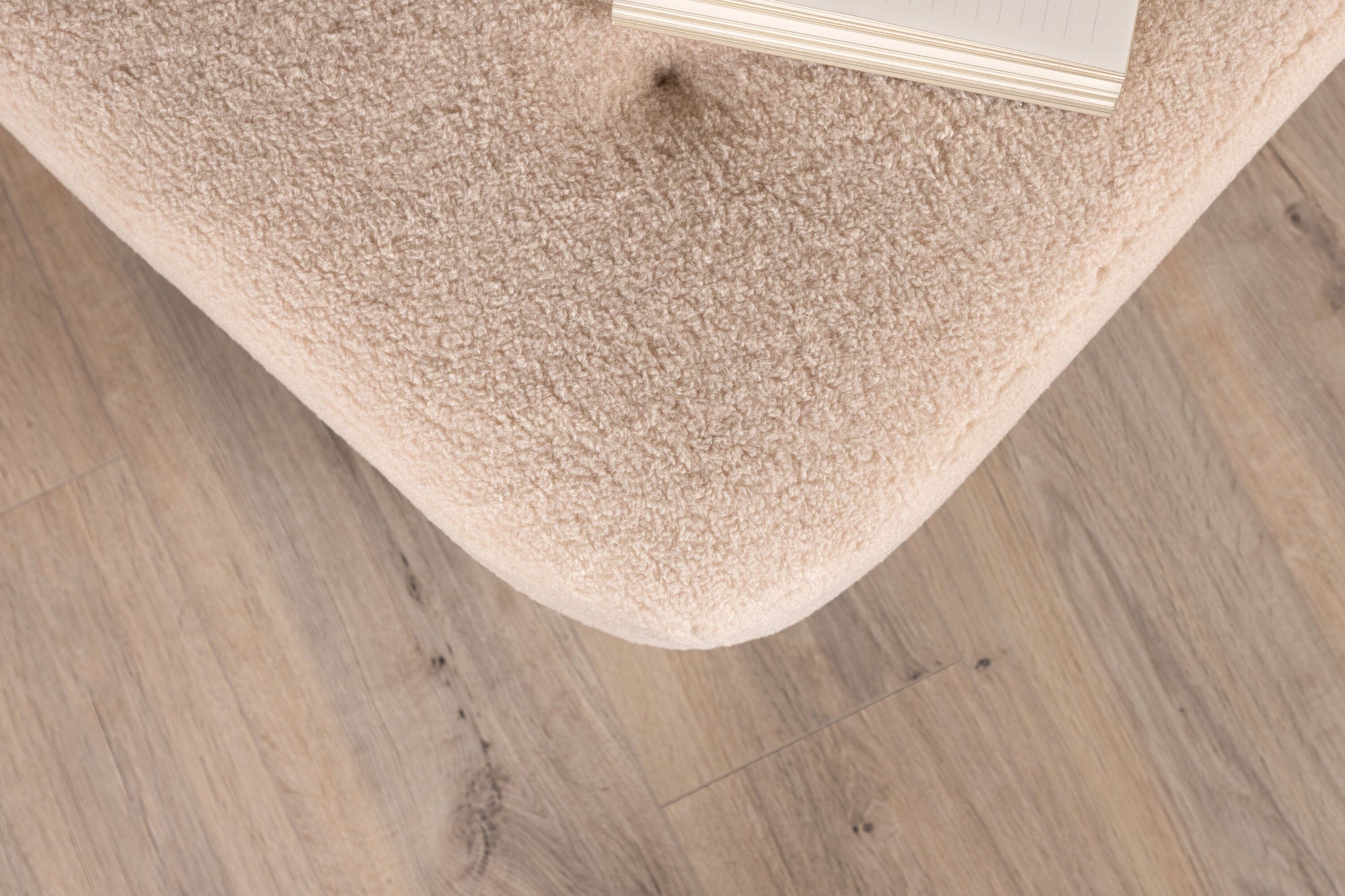 Venture Home Salina Ottoman/Pouf - Oaklook / White Fleece