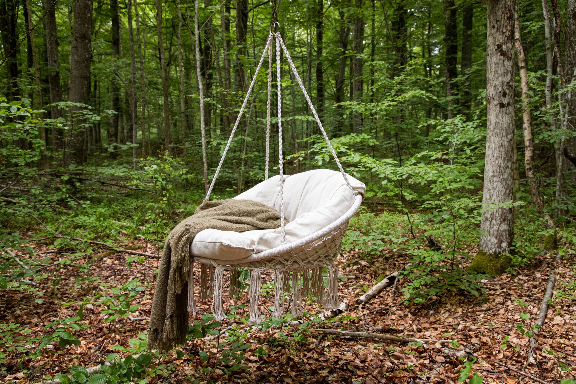 Venture Home Hamtic Swing Steel/Fabric - White / w pillows