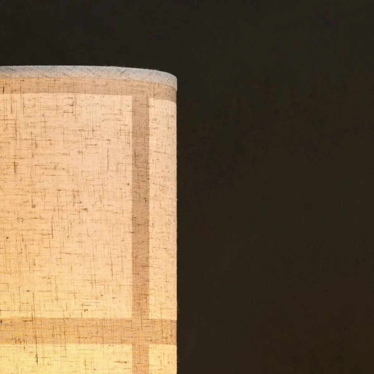 Sakura Mørkebrun Bordlampe | Linenmix skærm & stilfuld belysning