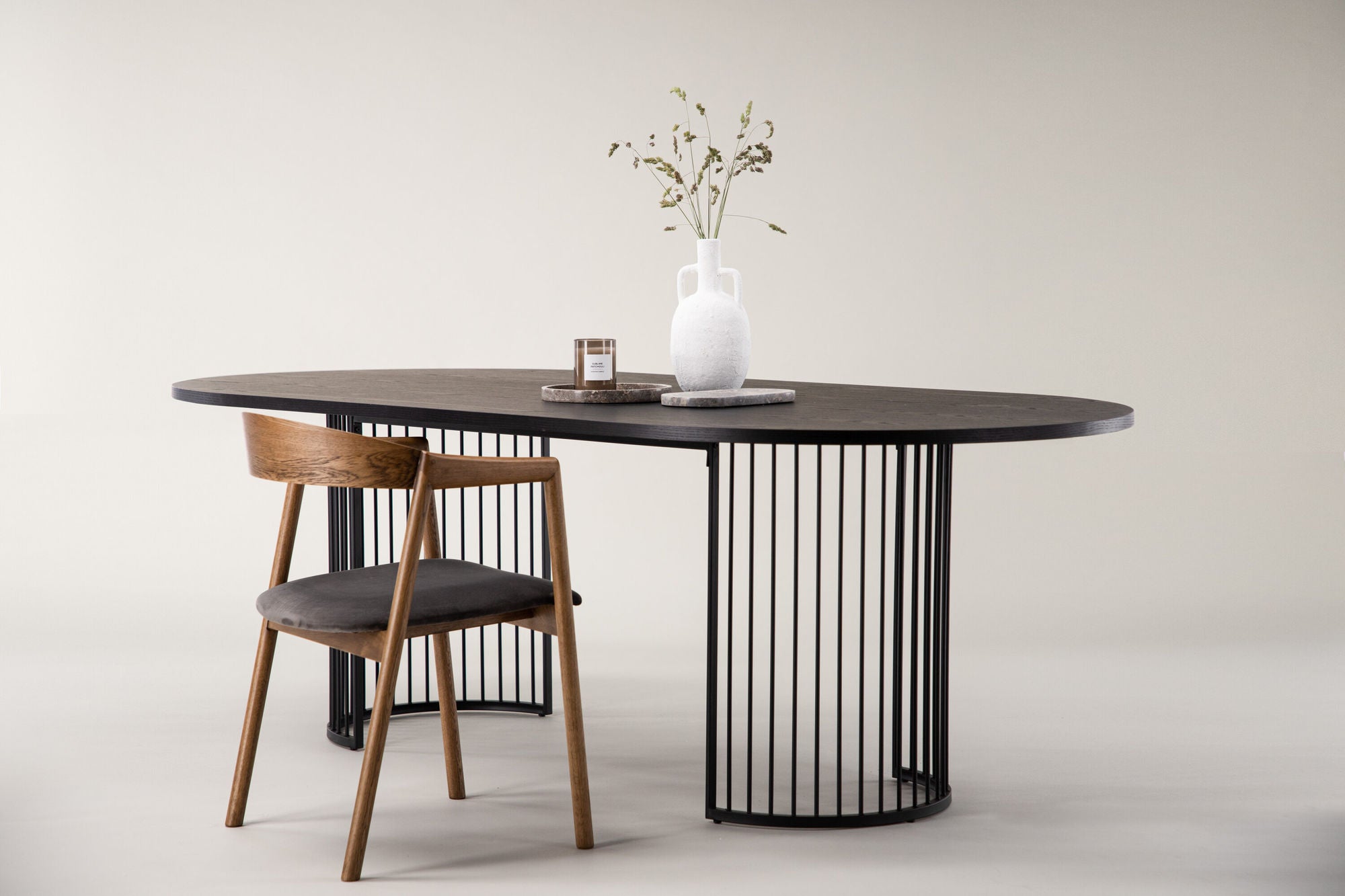 Vind Hamneskär spisebord - Black / Wood