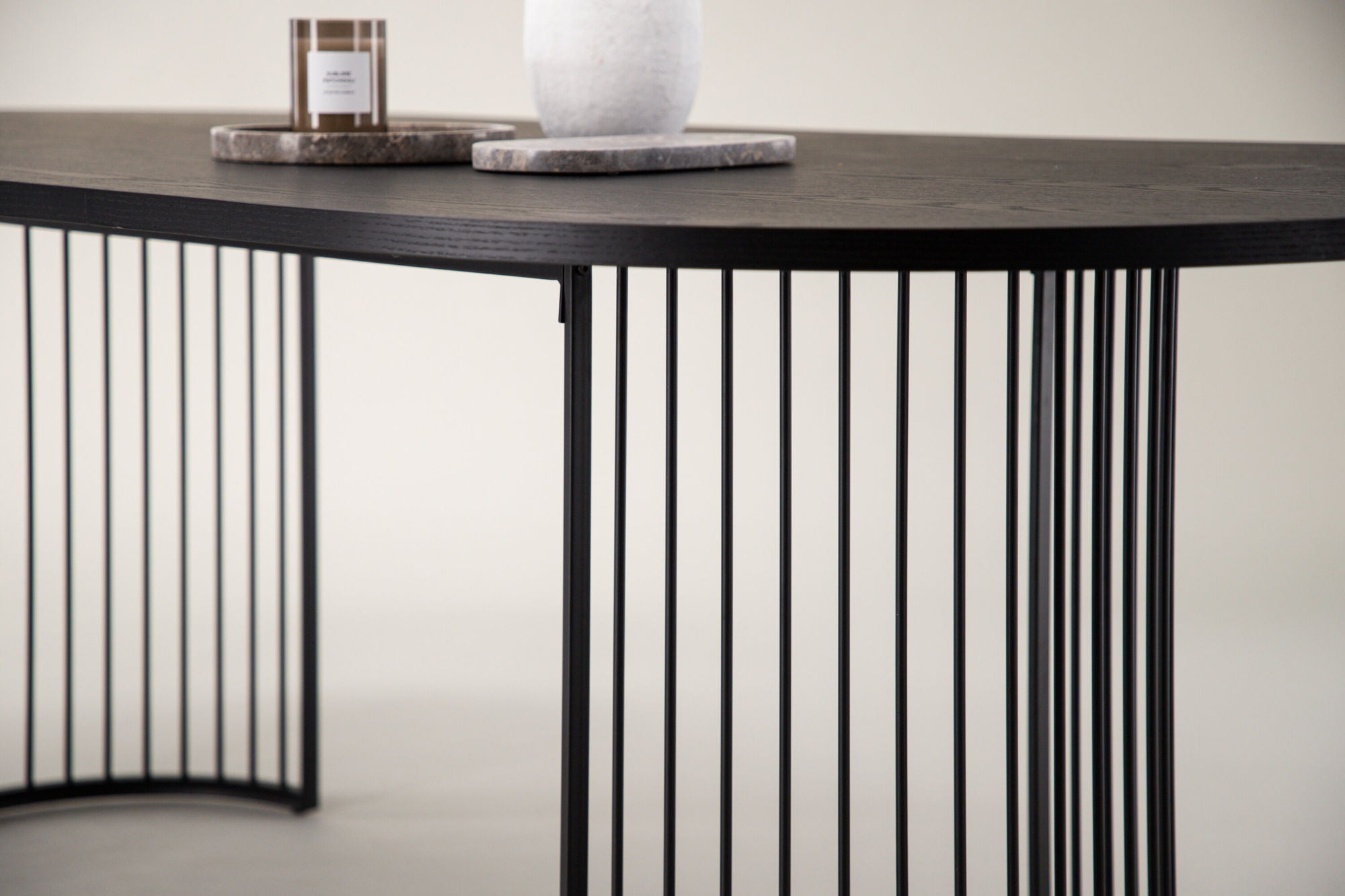 Vind Hamneskär spisebord - Black / Wood