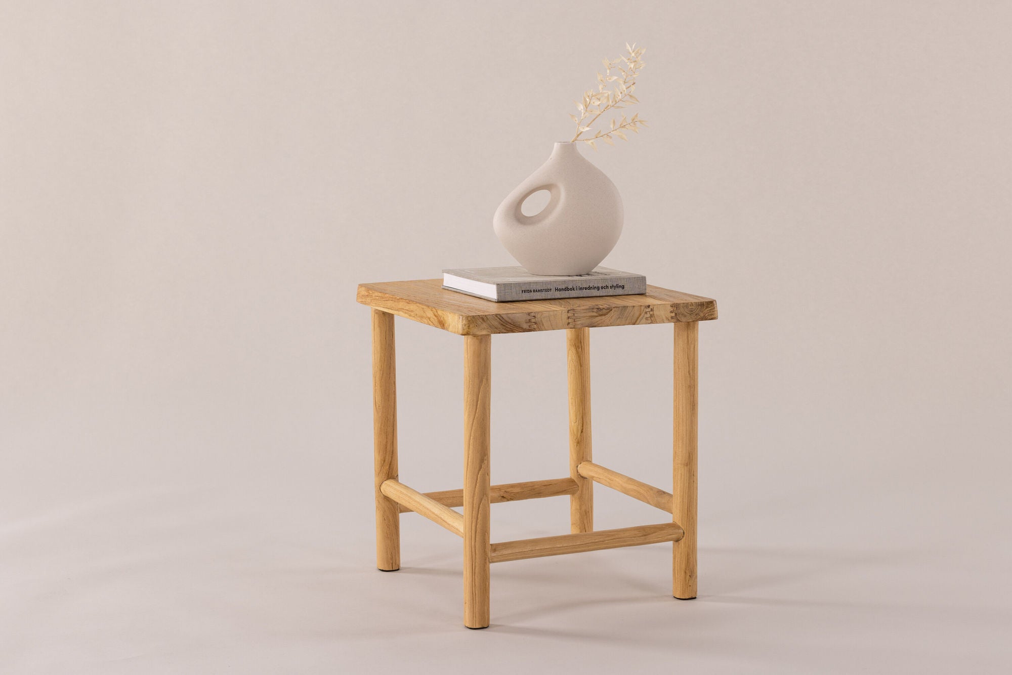 Vind Noster Pouf - Whitewash / Wood