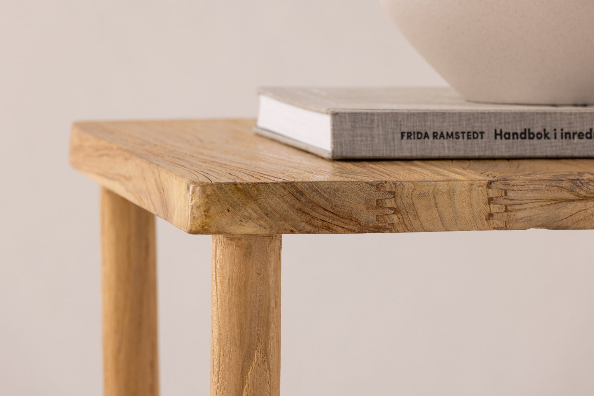 Vind Noster Pouf - Whitewash / Wood