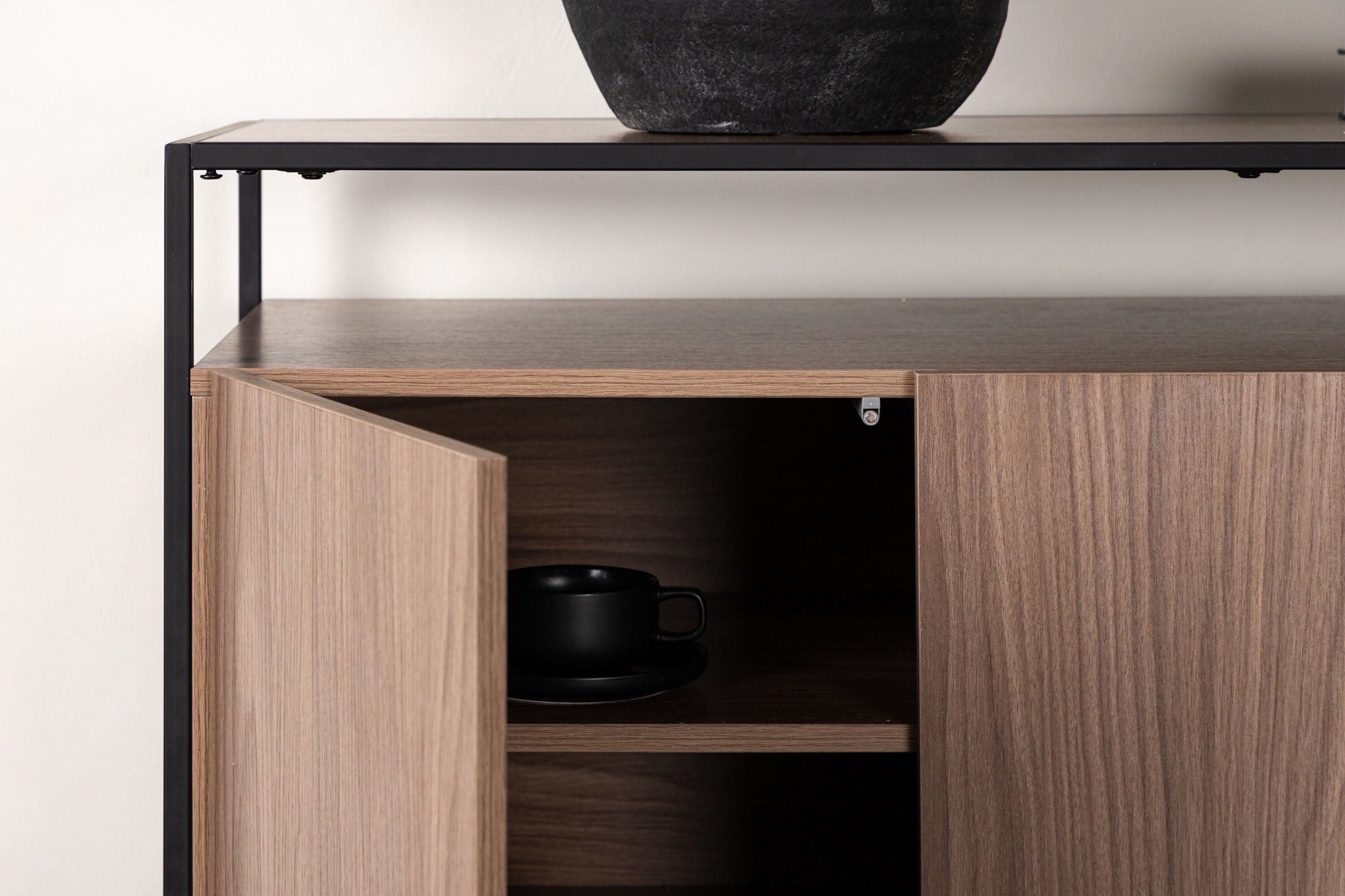 Venture Home Kingsport skab - Black / Walnut MDF