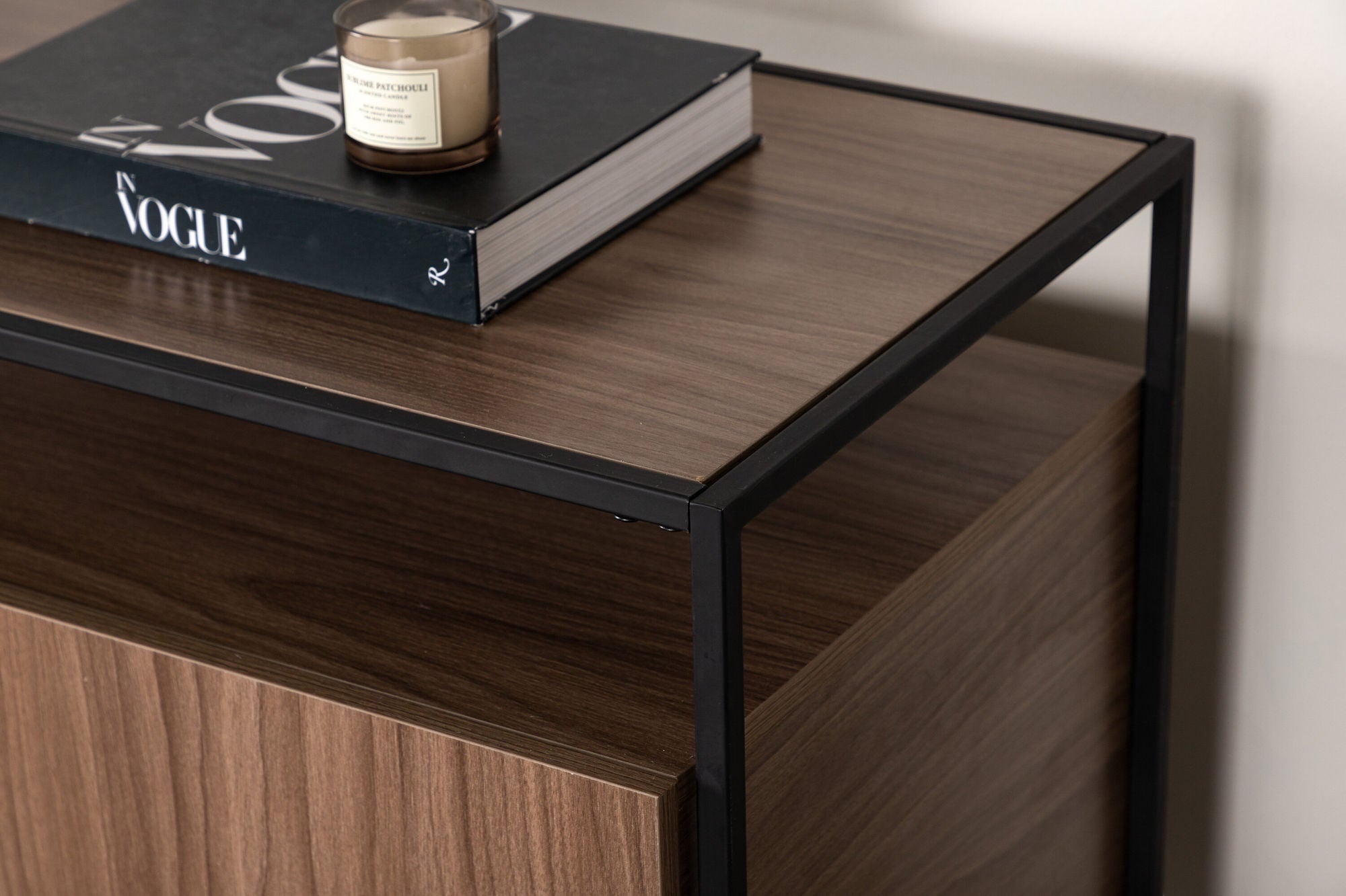 Venture Home Kingsport skab - Black / Walnut MDF