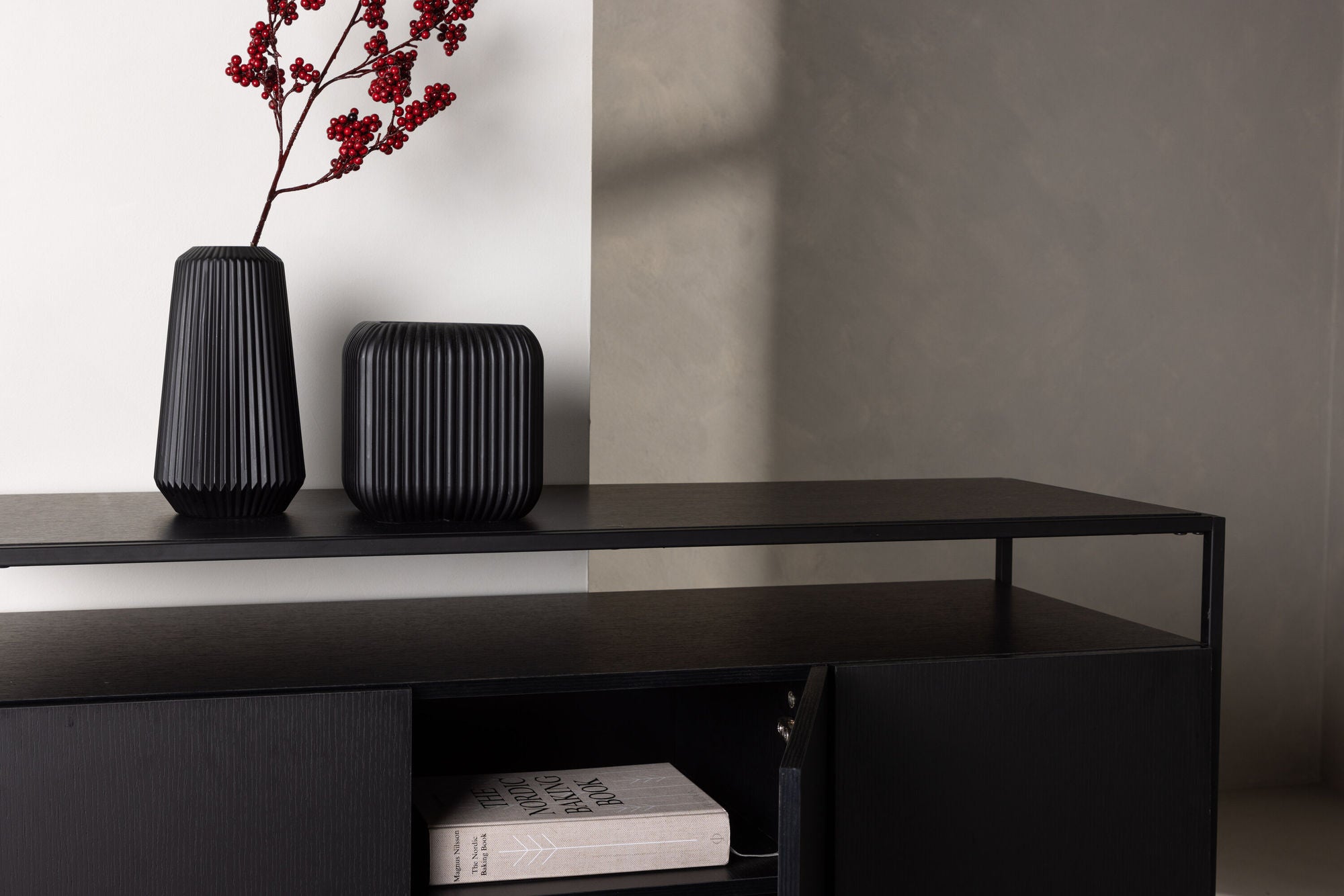 Venture Home Kingsport skab - Black / Smoked Black MDF