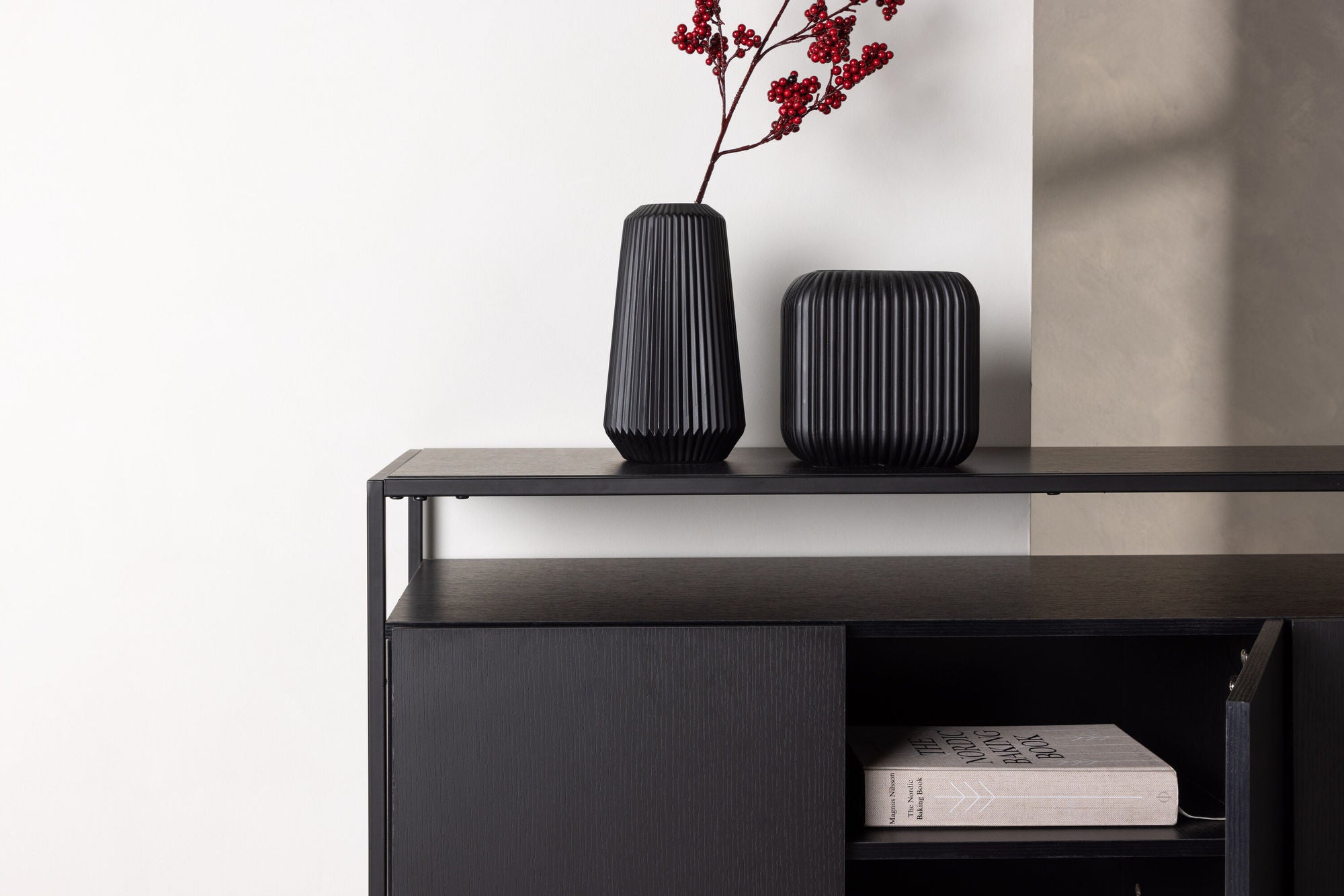 Venture Home Kingsport skab - Black / Smoked Black MDF