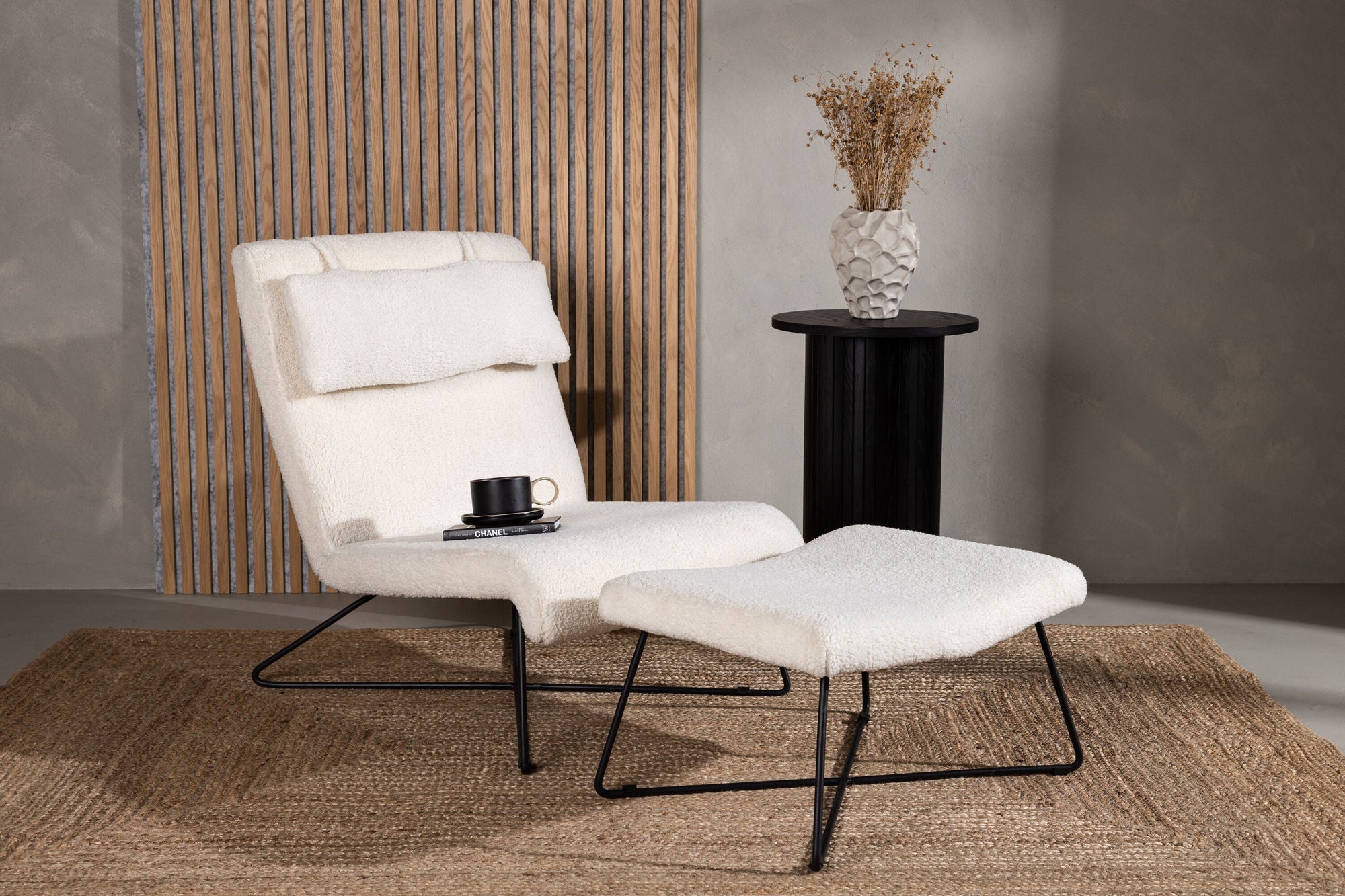 Venture Home Laconia Single Sofa - Matte black / White Teddy