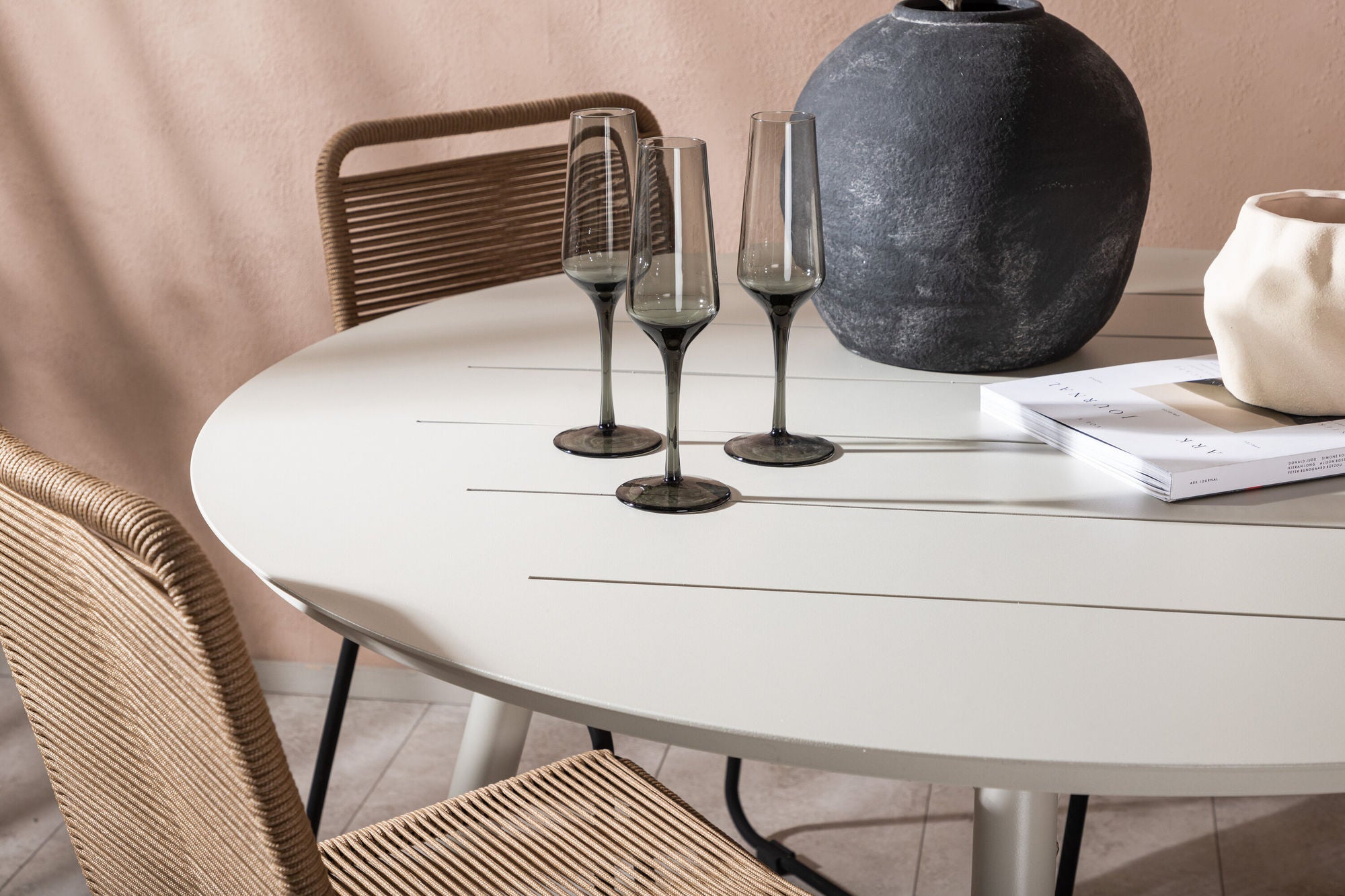 Venture Home Lina spisebord - Beige - rund 120 cm- Lindos Stacking stol - Black Alu / Latte Rope_4
